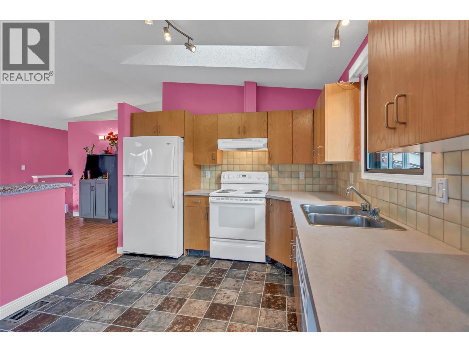 2494 Cornwall Drive, Penticton, British Columbia  V2A 6R7 - Photo 43 - 10378802