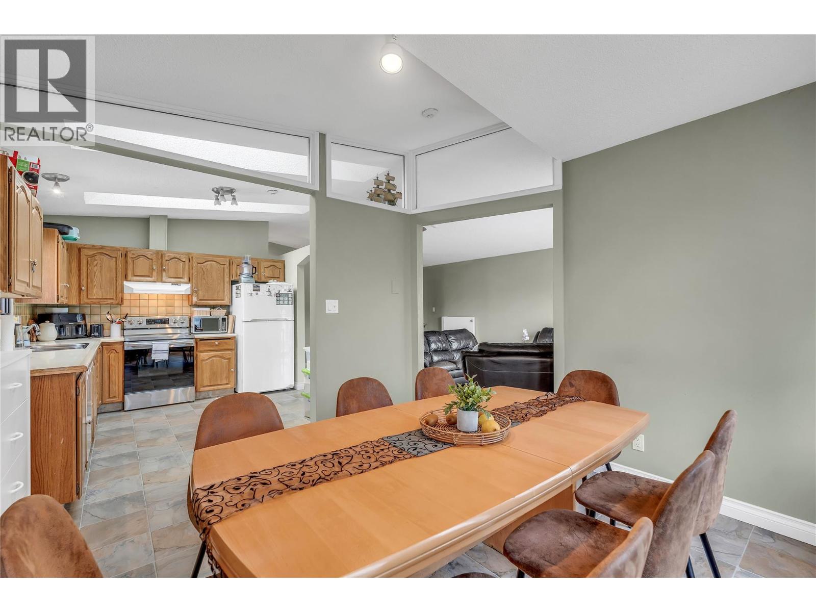 2494 Cornwall Drive, Penticton, British Columbia  V2A 6R7 - Photo 7 - 10378802