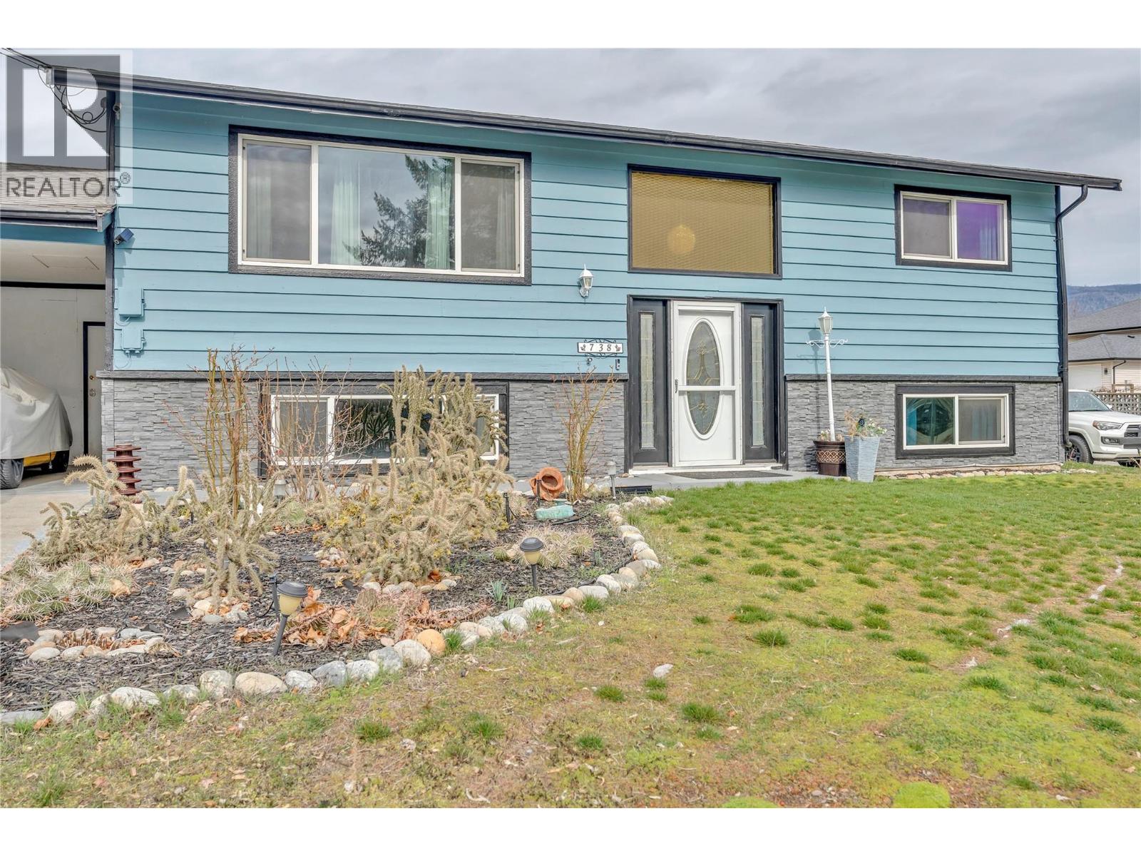 738 Kettle Avenue, Oliver, British Columbia  V0H 1T0 - Photo 3 - 10378699