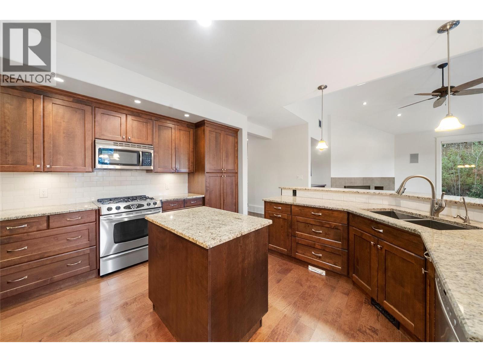 385 Riverwind Drive, Chase, British Columbia  V0E 1M1 - Photo 9 - 10378446