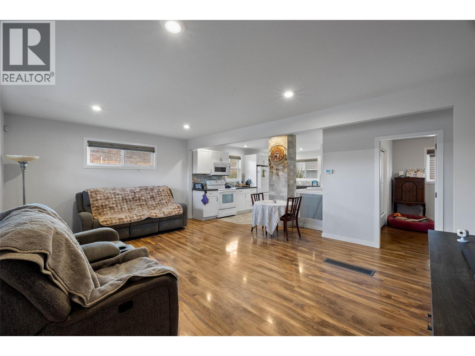 862 Desmond Street, Kamloops, British Columbia  V2B 5K5 - Photo 4 - 10378725