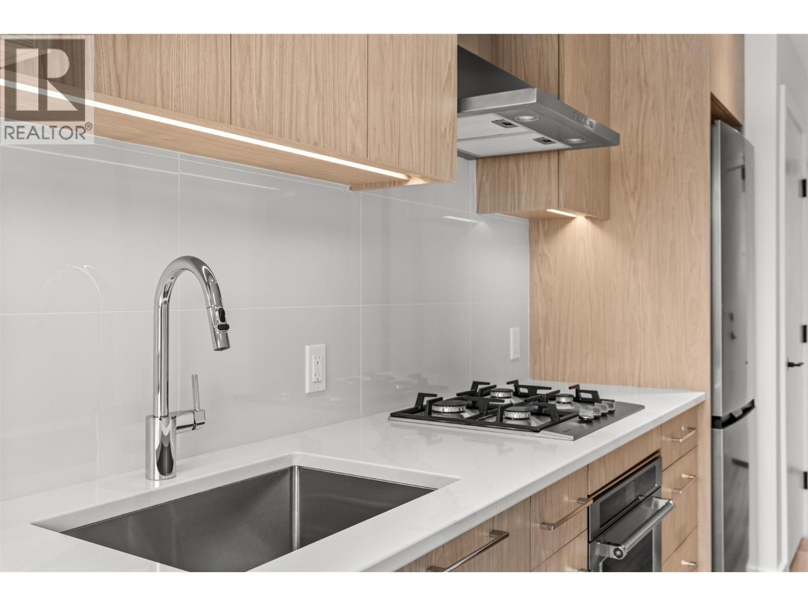 3051 Abbott Street Unit# 204, Kelowna, British Columbia  V1Y 1G9 - Photo 12 - 10376858