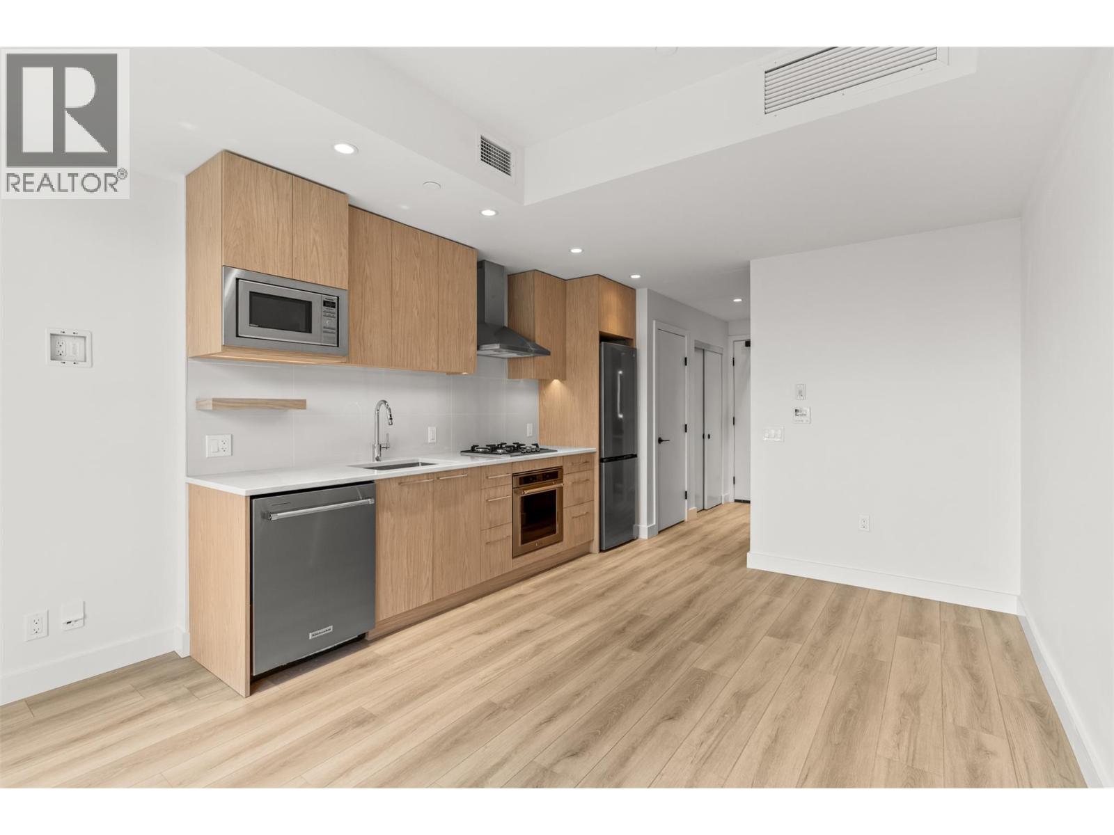 3051 Abbott Street Unit# 204, Kelowna, British Columbia  V1Y 1G9 - Photo 5 - 10376858