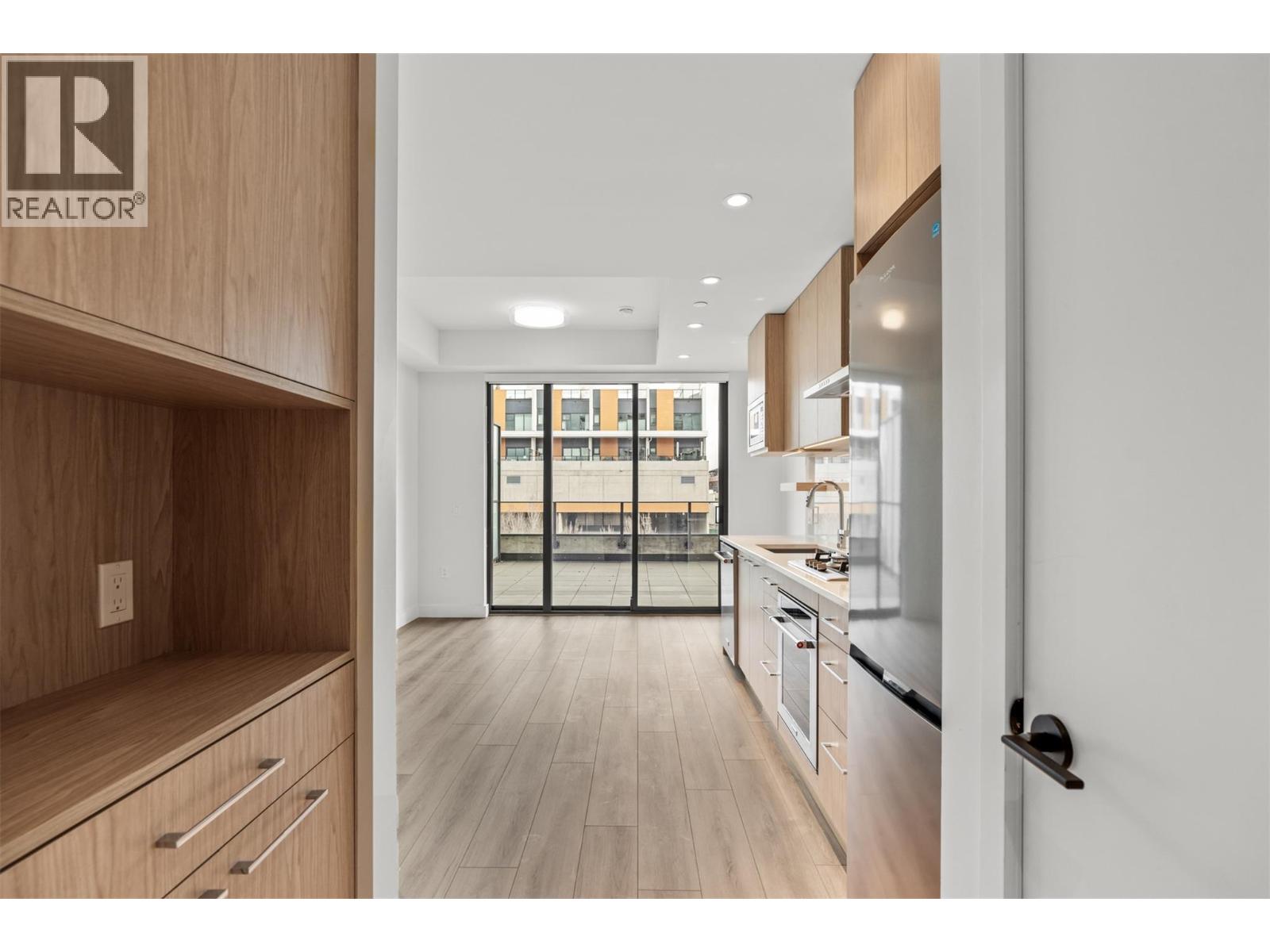 3051 Abbott Street Unit# 204, Kelowna, British Columbia  V1Y 1G9 - Photo 6 - 10376858