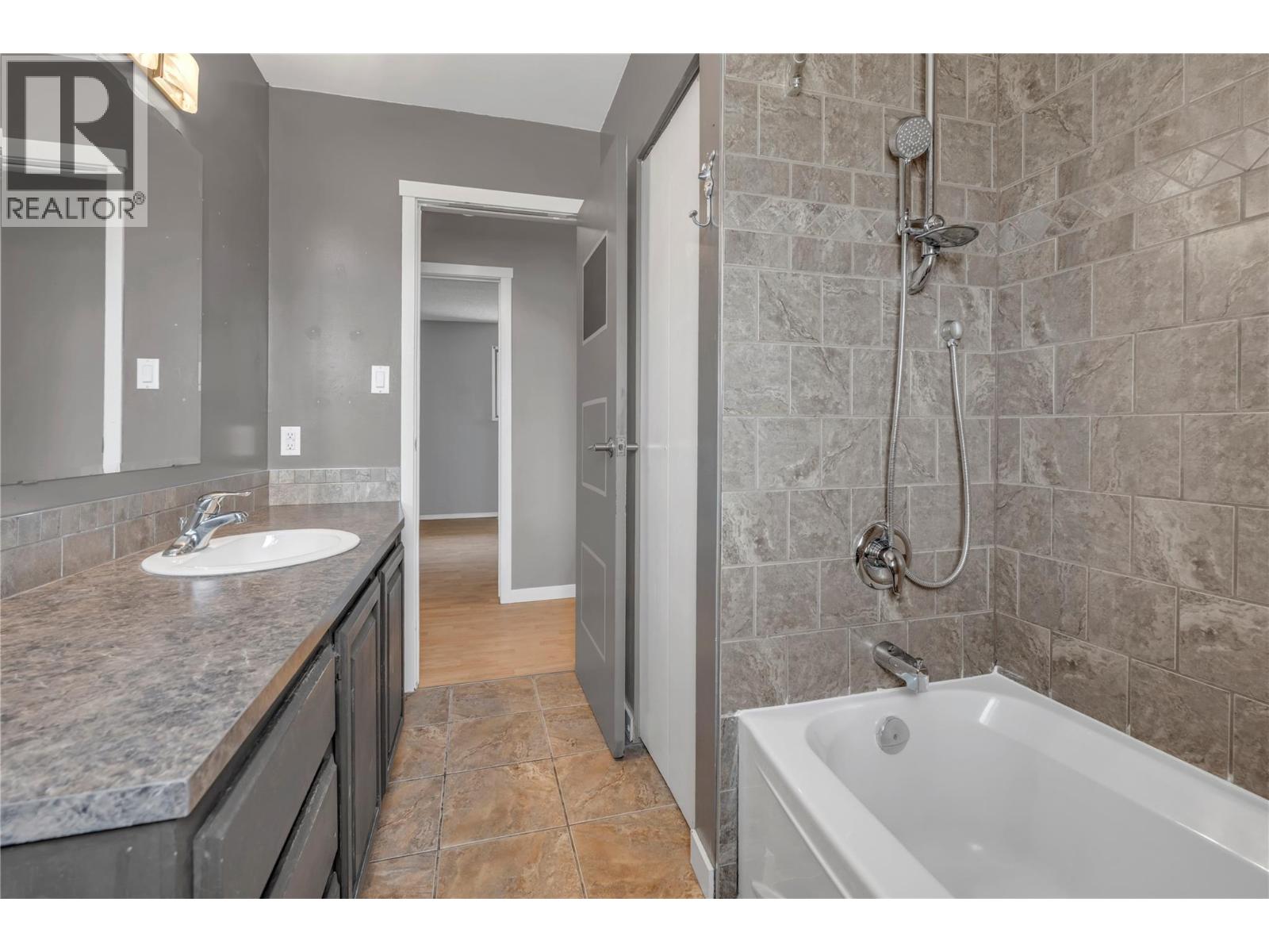 2550 Wiltse Drive, Penticton, British Columbia  V2A 7X5 - Photo 11 - 10378808