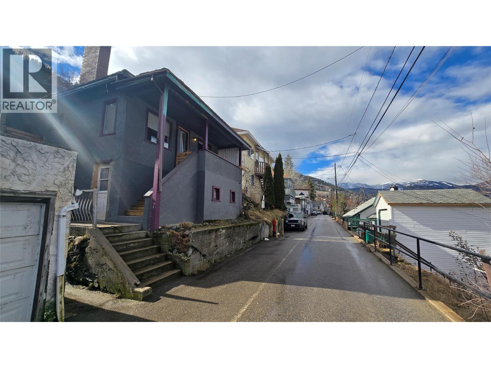 2078 Topping Street, Trail, British Columbia  V1R 4G5 - Photo 2 - 10378640
