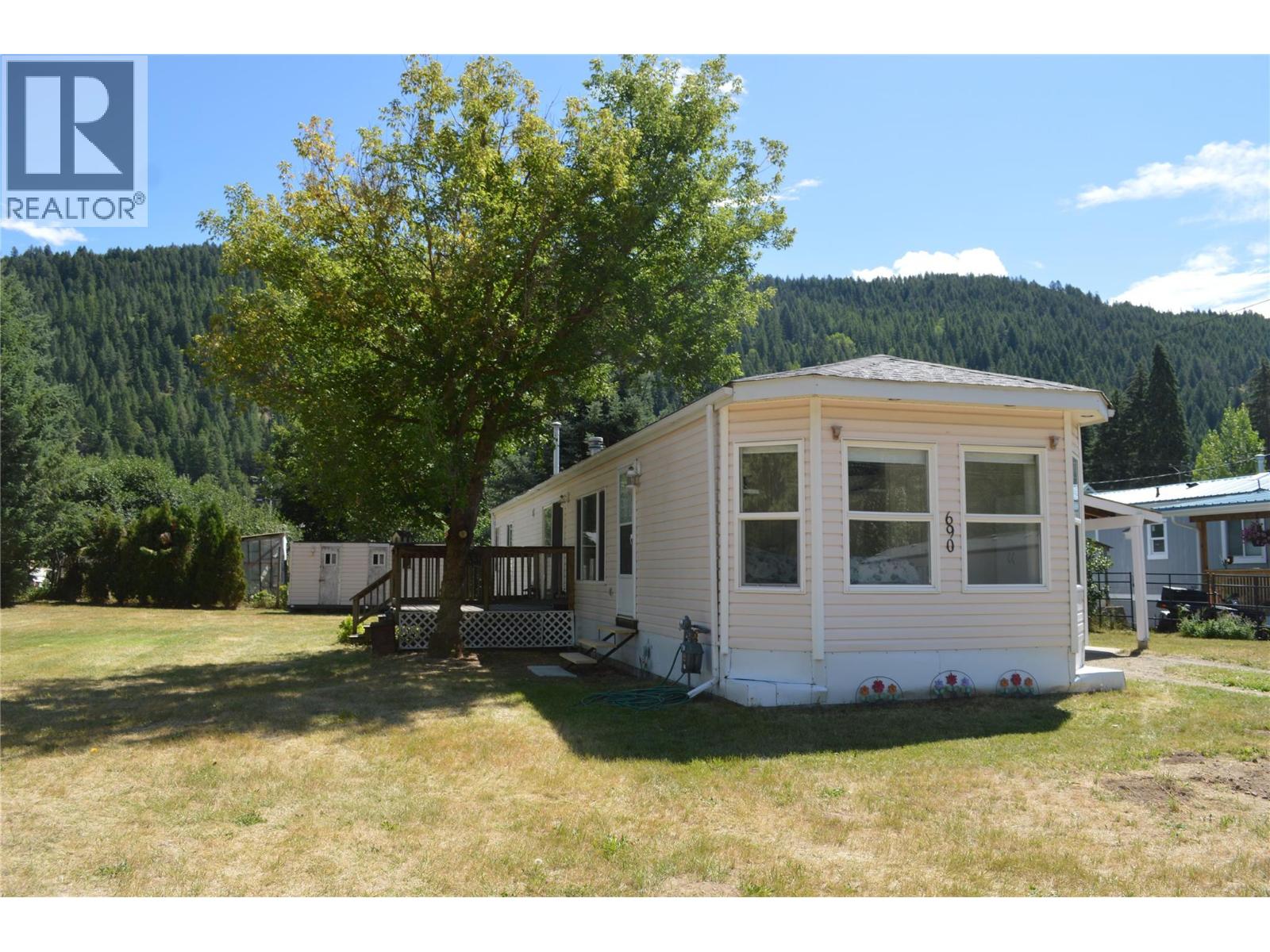 690 Copper Avenue N, Greenwood, British Columbia  V0H 1J0 - Photo 2 - 10378745