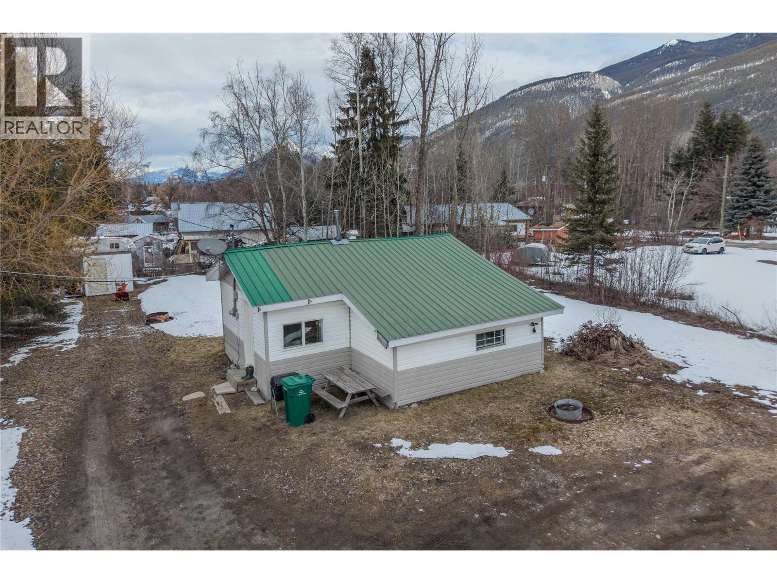 876 CANYON CREEK Road, golden, British Columbia