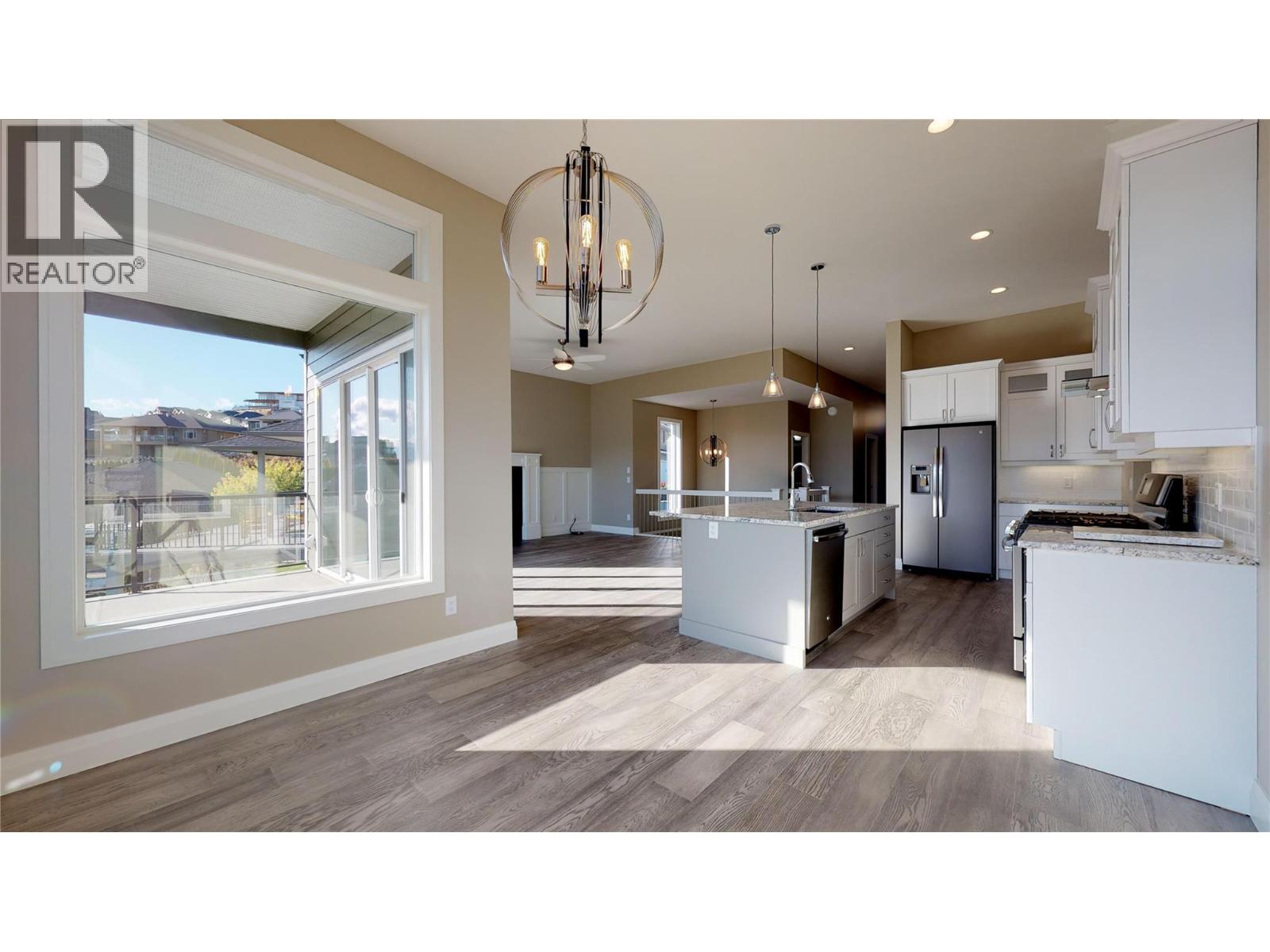 1098 Oswell Drive, Kelowna, British Columbia  V1P 1L7 - Photo 4 - 10377843