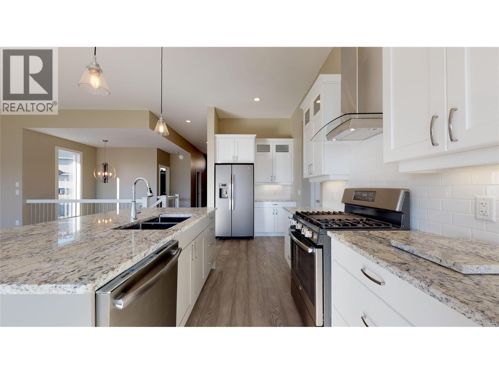 1098 Oswell Drive, Kelowna, British Columbia  V1P 1L7 - Photo 6 - 10377843