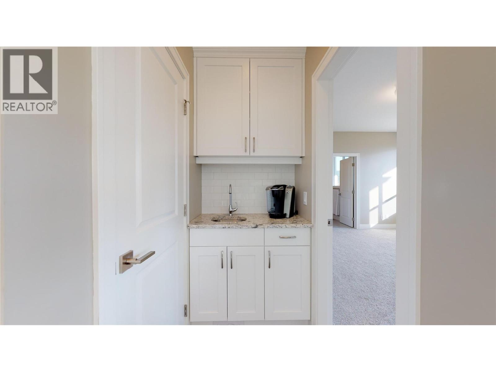 1098 Oswell Drive, Kelowna, British Columbia  V1P 1L7 - Photo 9 - 10377843