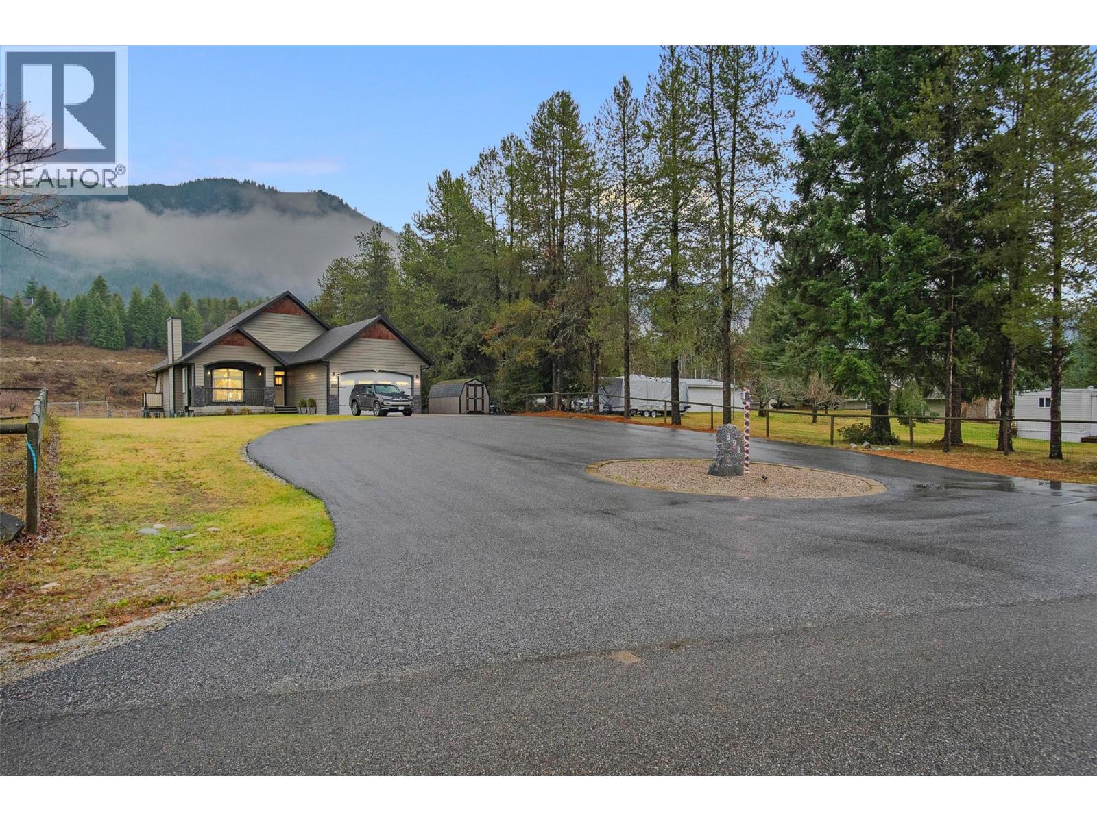 892 Waterloo Road, castlegar, British Columbia