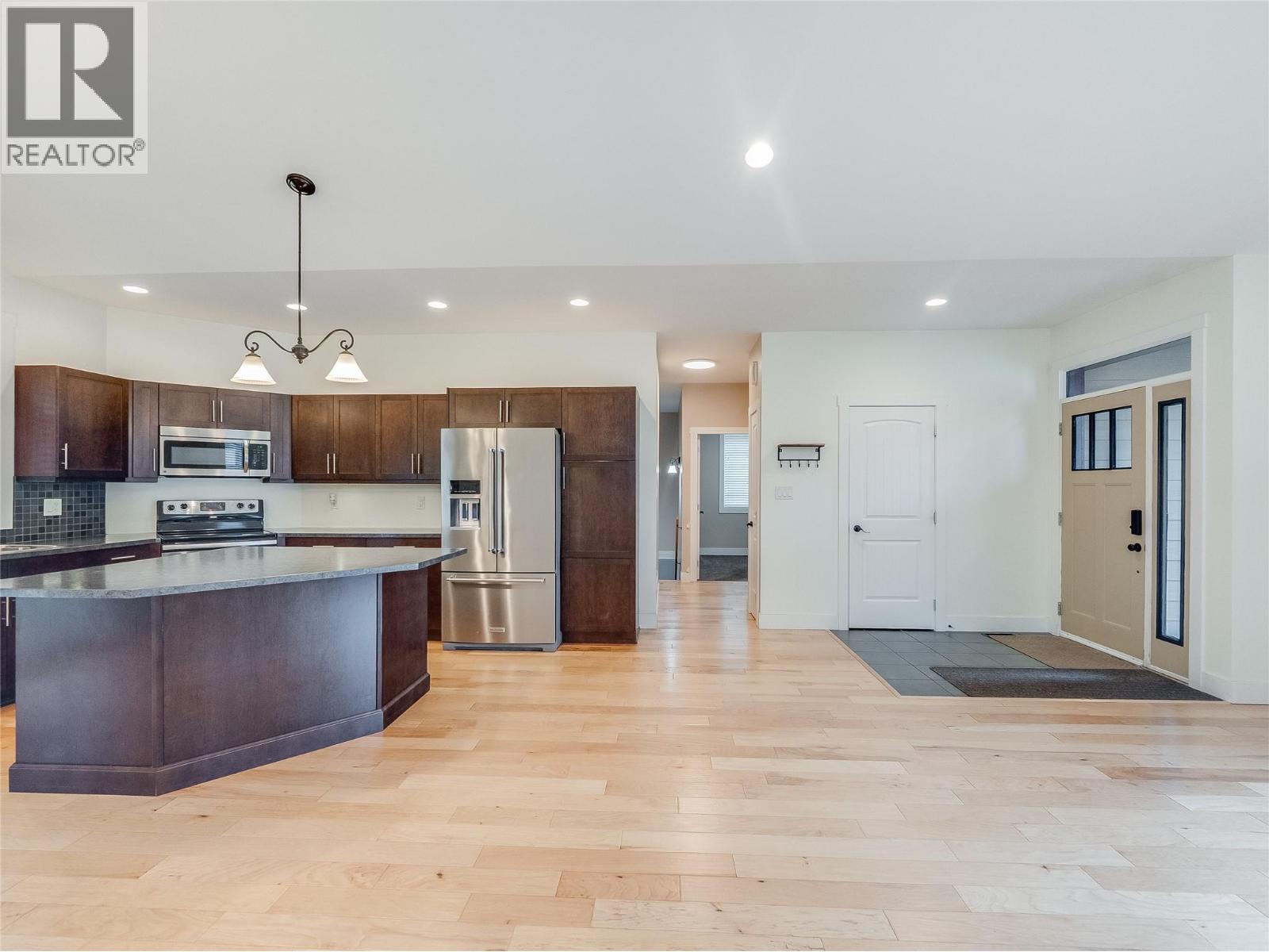 892 Waterloo Road, Castlegar, British Columbia  V1N 4K8 - Photo 10 - 10378764