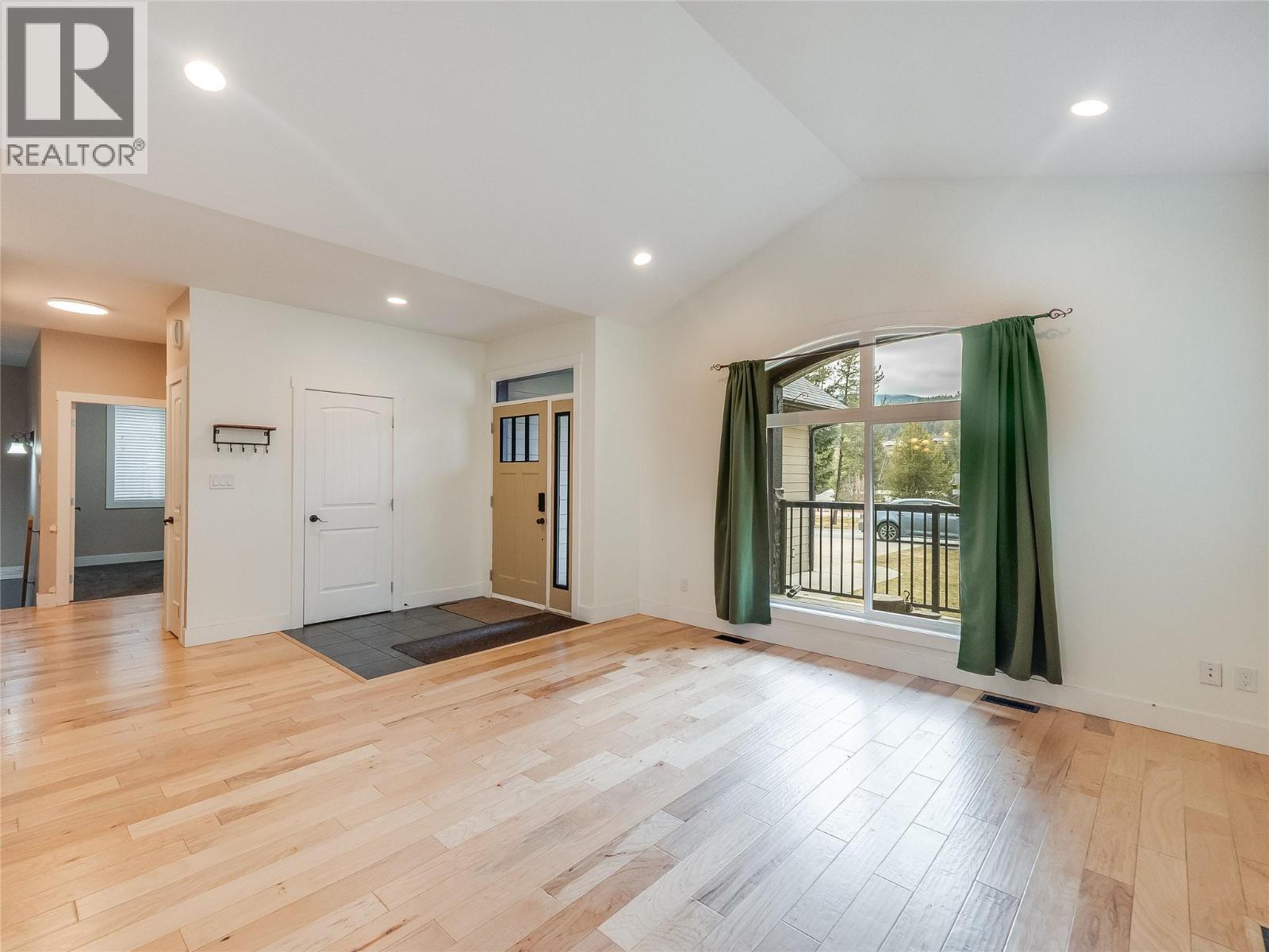 892 Waterloo Road, Castlegar, British Columbia  V1N 4K8 - Photo 11 - 10378764
