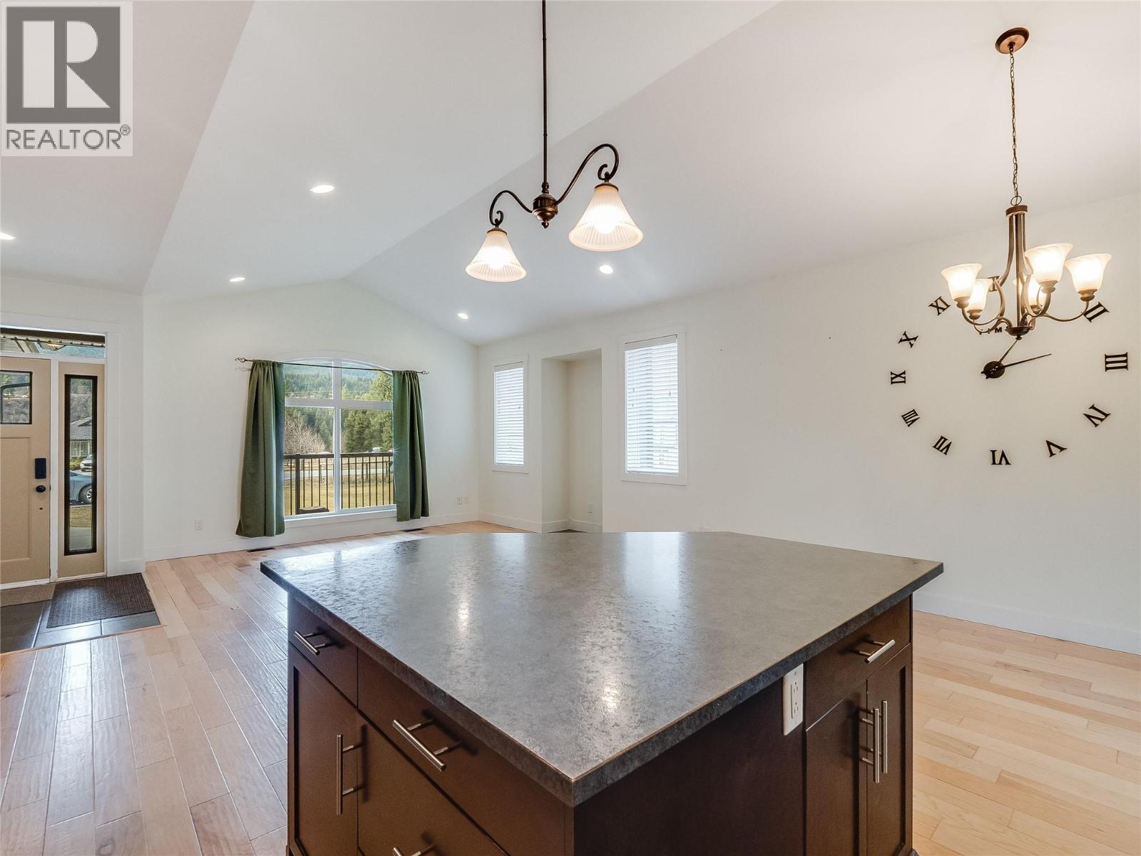 892 Waterloo Road, Castlegar, British Columbia  V1N 4K8 - Photo 15 - 10378764