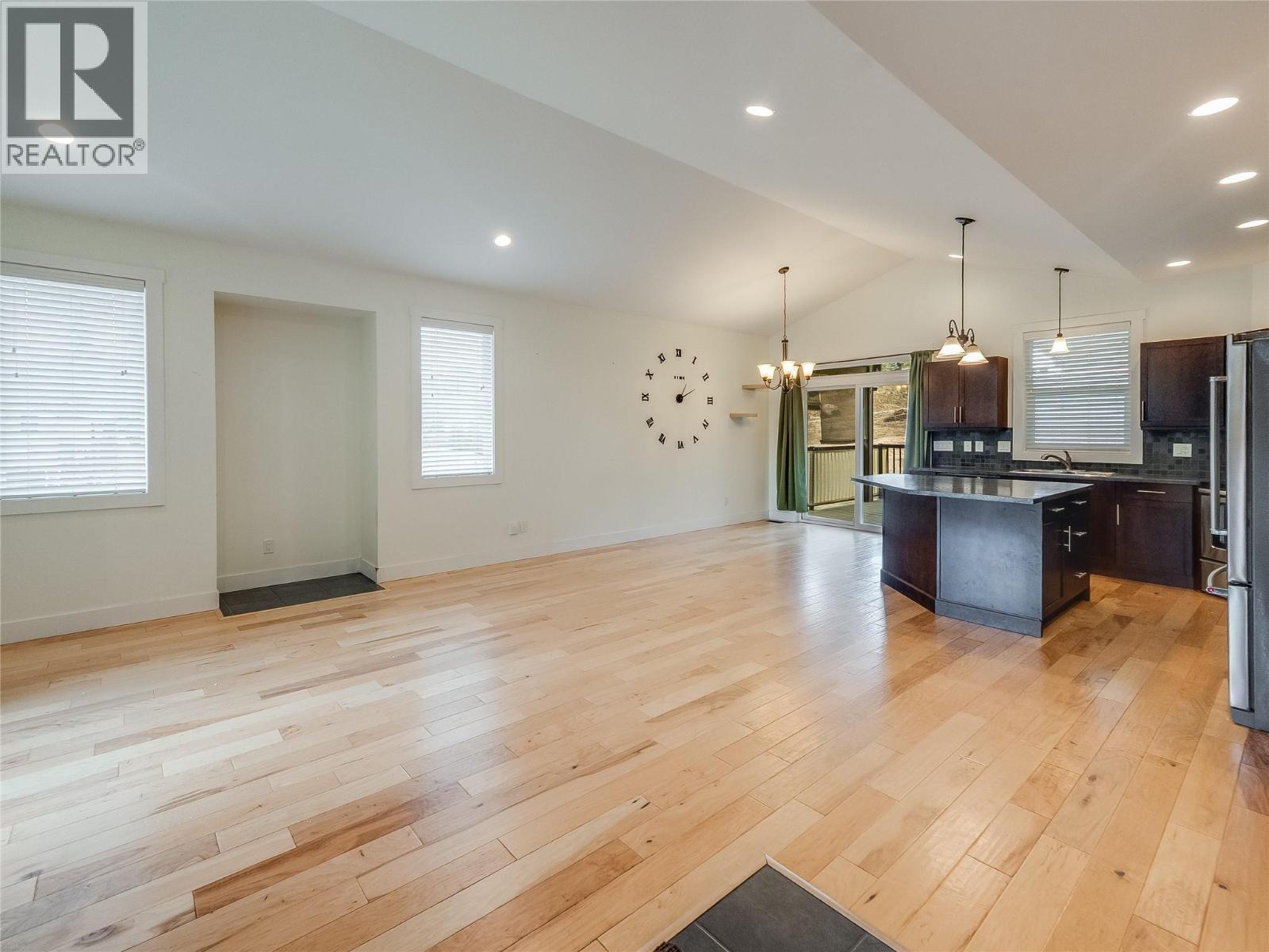 892 Waterloo Road, Castlegar, British Columbia  V1N 4K8 - Photo 6 - 10378764