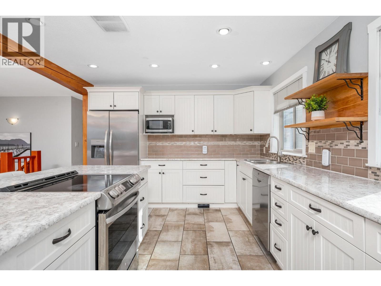 1130 7th Avenue Se, Salmon Arm, British Columbia  V1E 0A3 - Photo 11 - 10378381