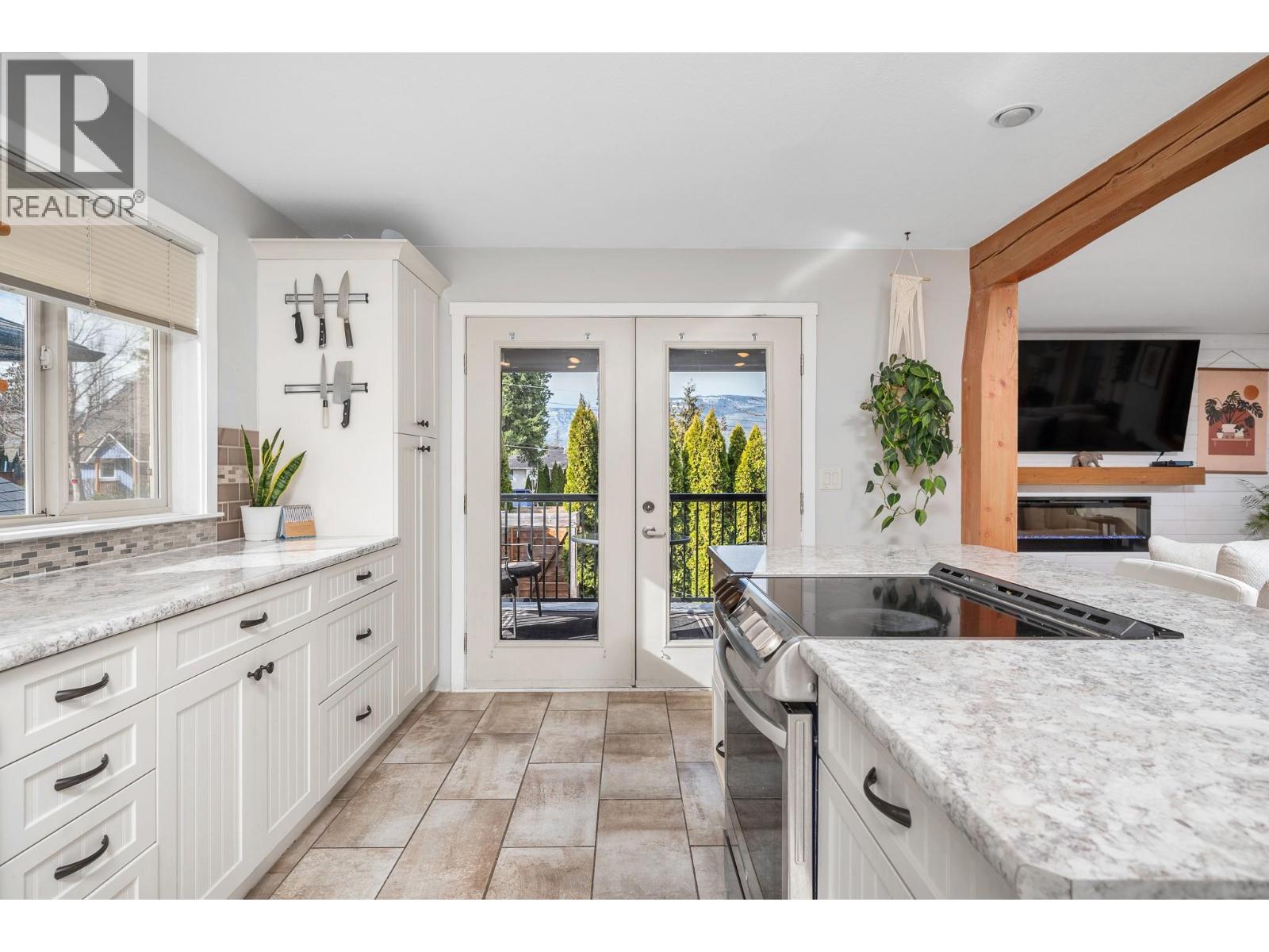 1130 7th Avenue Se, Salmon Arm, British Columbia  V1E 0A3 - Photo 12 - 10378381
