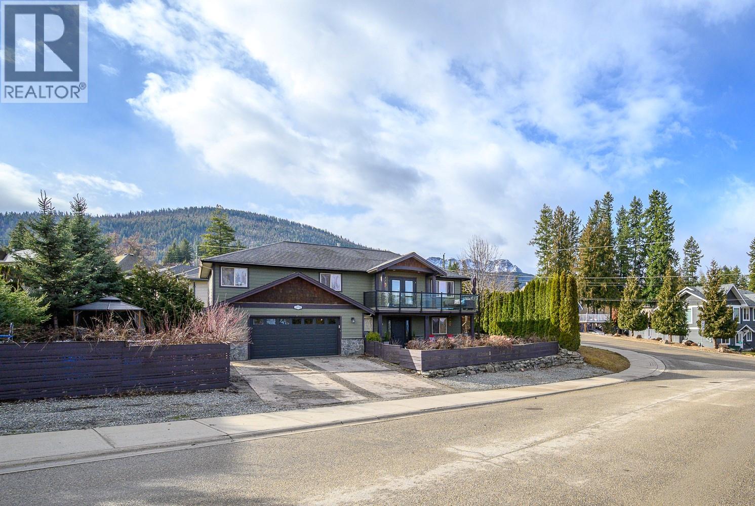 1130 7th Avenue Se, Salmon Arm, British Columbia  V1E 0A3 - Photo 2 - 10378381