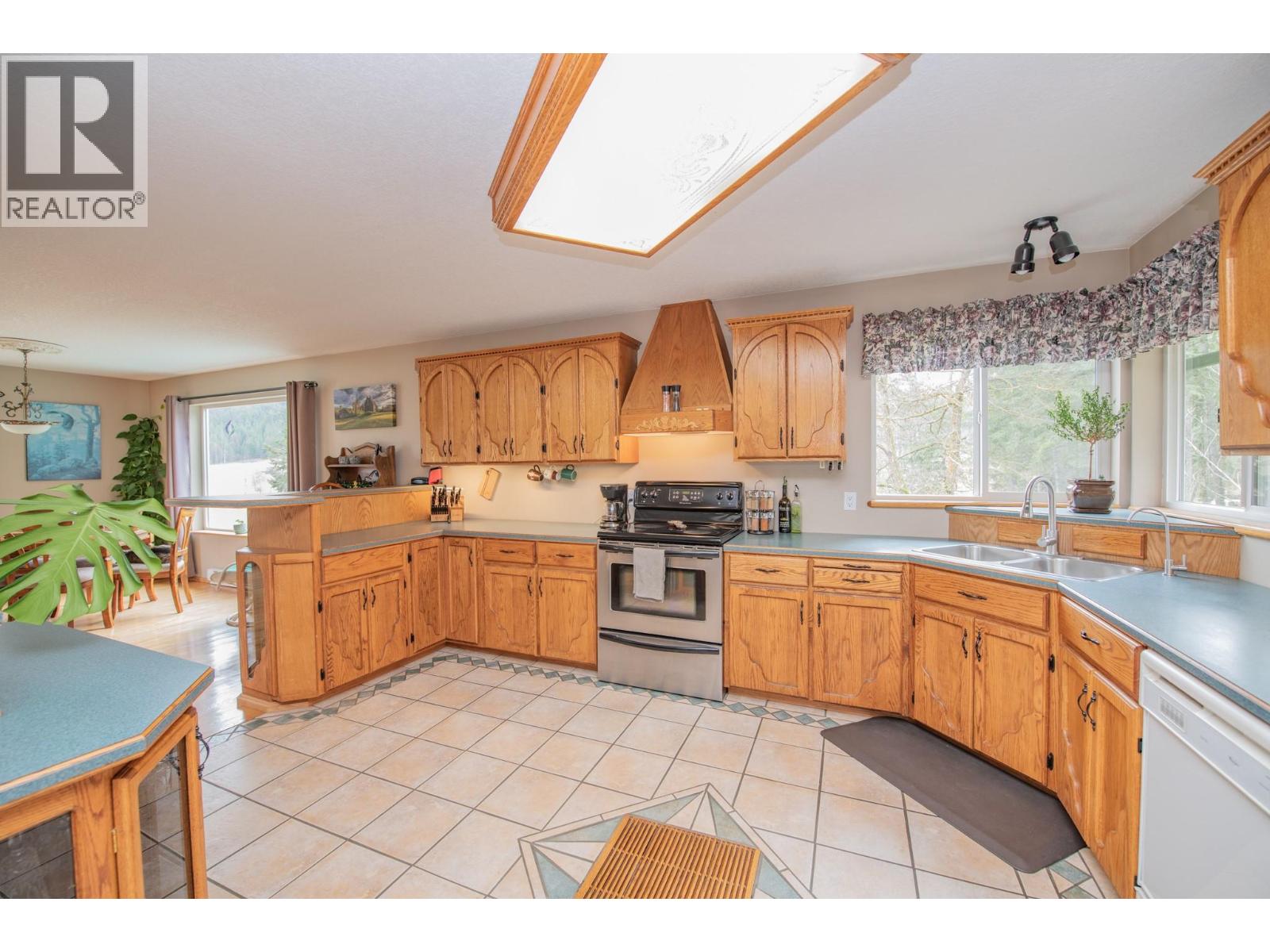 157 Harris Creek Road, Lumby, British Columbia  V0E 2G1 - Photo 10 - 10377744