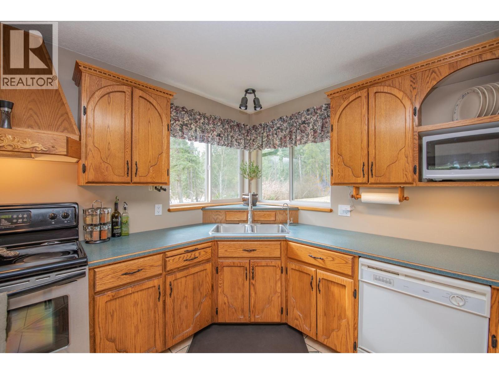 157 Harris Creek Road, Lumby, British Columbia  V0E 2G1 - Photo 12 - 10377744