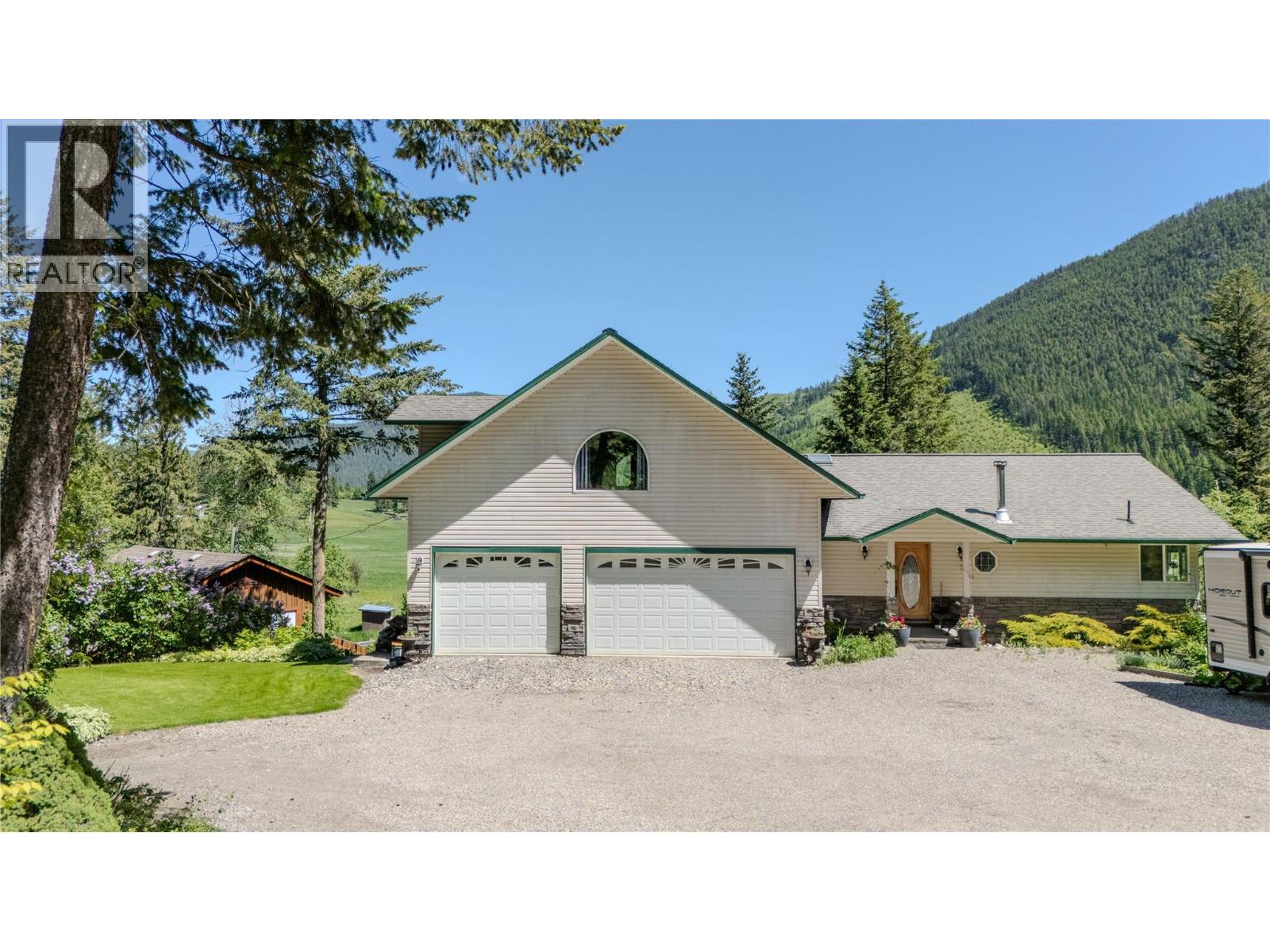157 Harris Creek Road, Lumby, British Columbia  V0E 2G1 - Photo 2 - 10377744