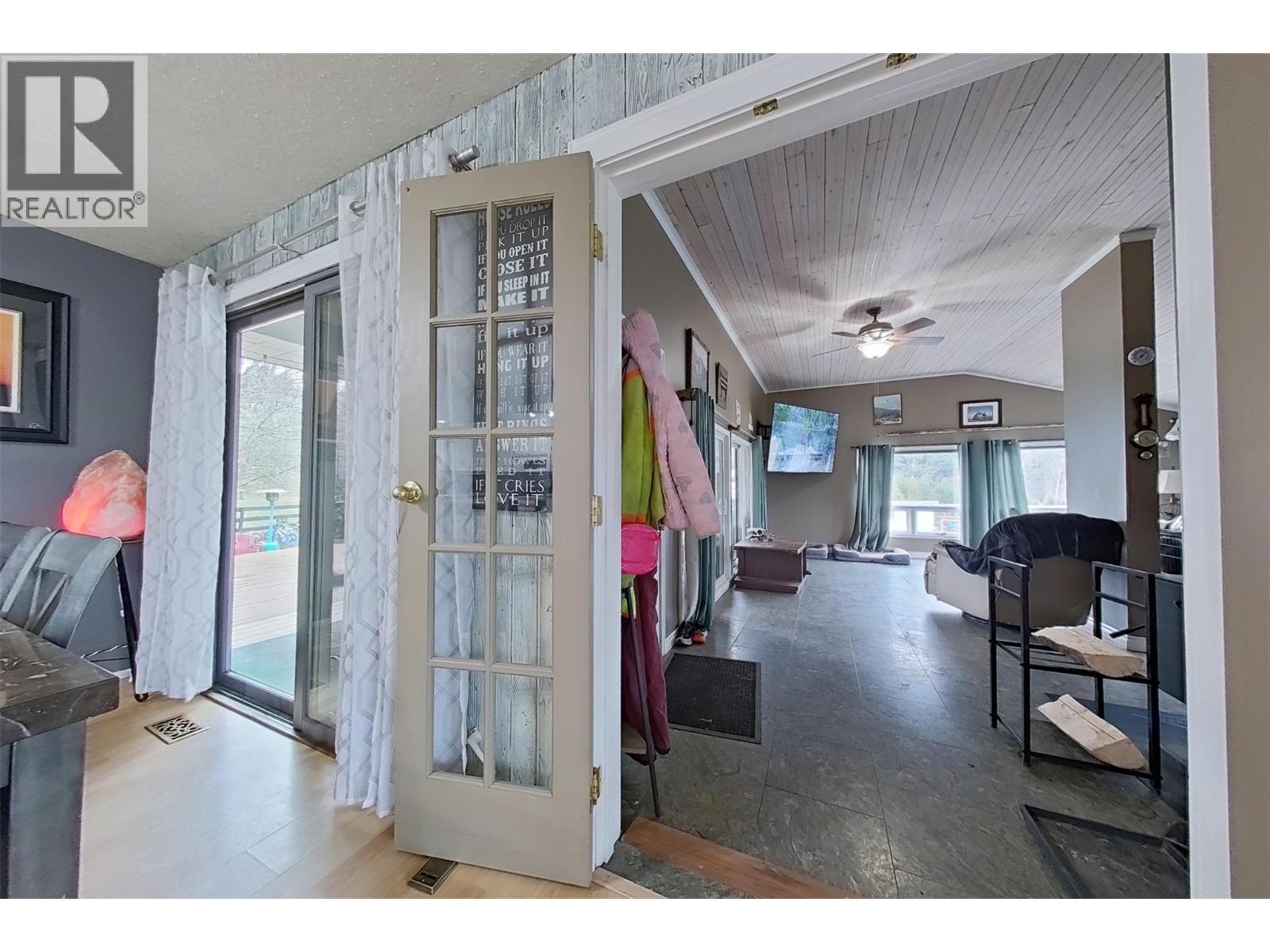 1530 21 Highway, Creston, British Columbia  V0B 1G2 - Photo 5 - 10377528