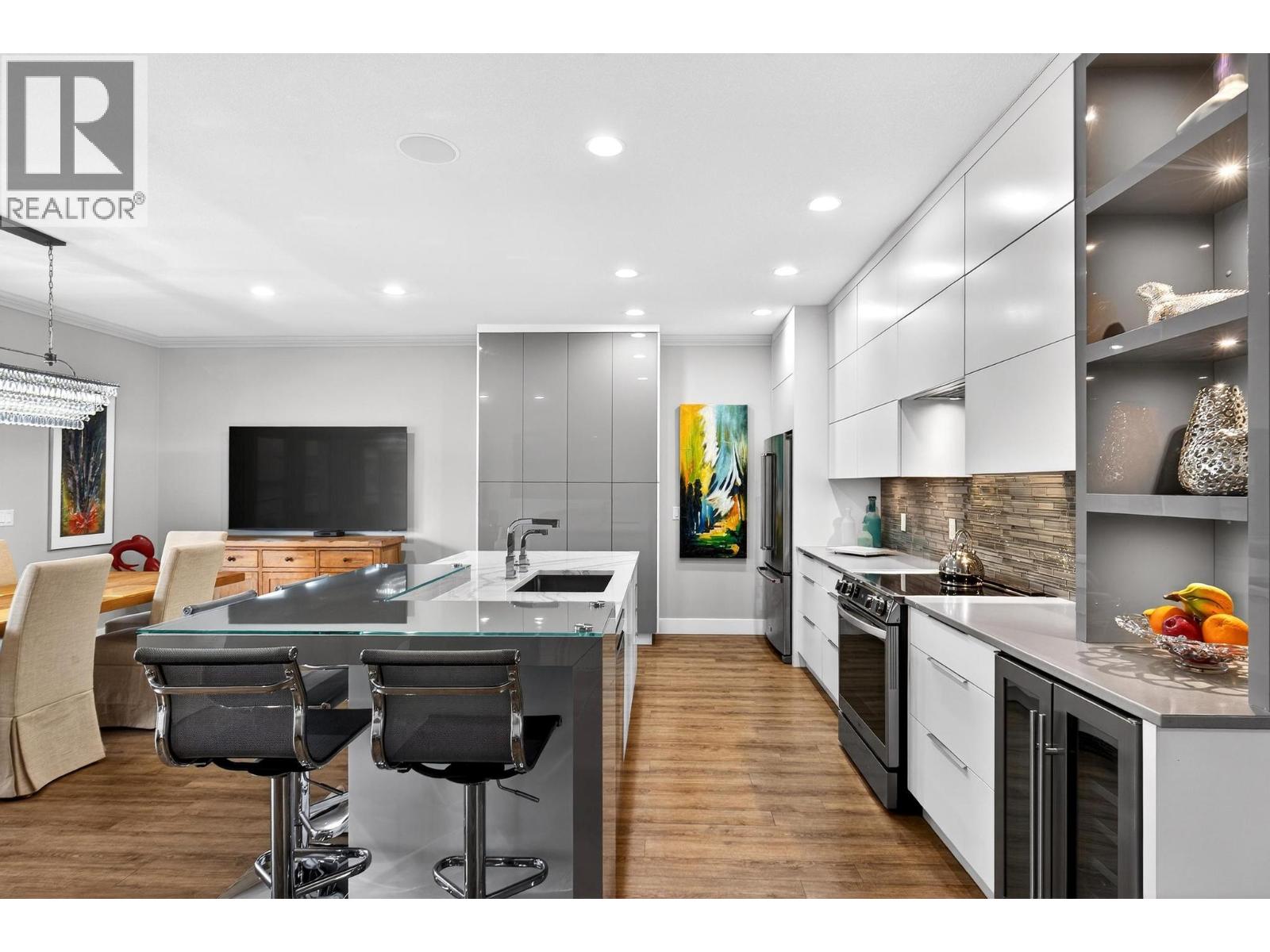 2298 Country Club Drive, Kelowna, British Columbia  V1V 2M6 - Photo 3 - 10377976