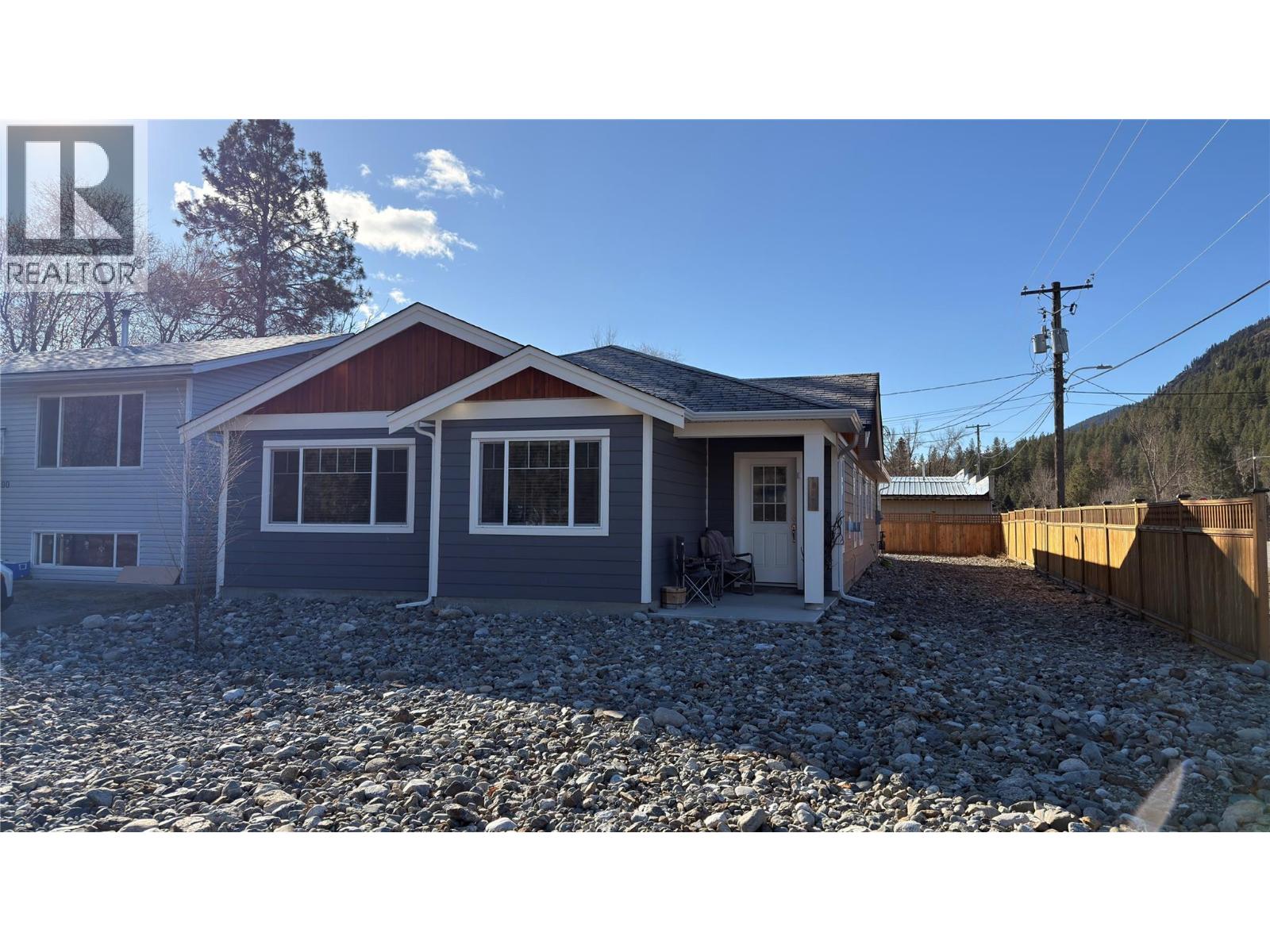 594 Sixth Avenue, midway, British Columbia