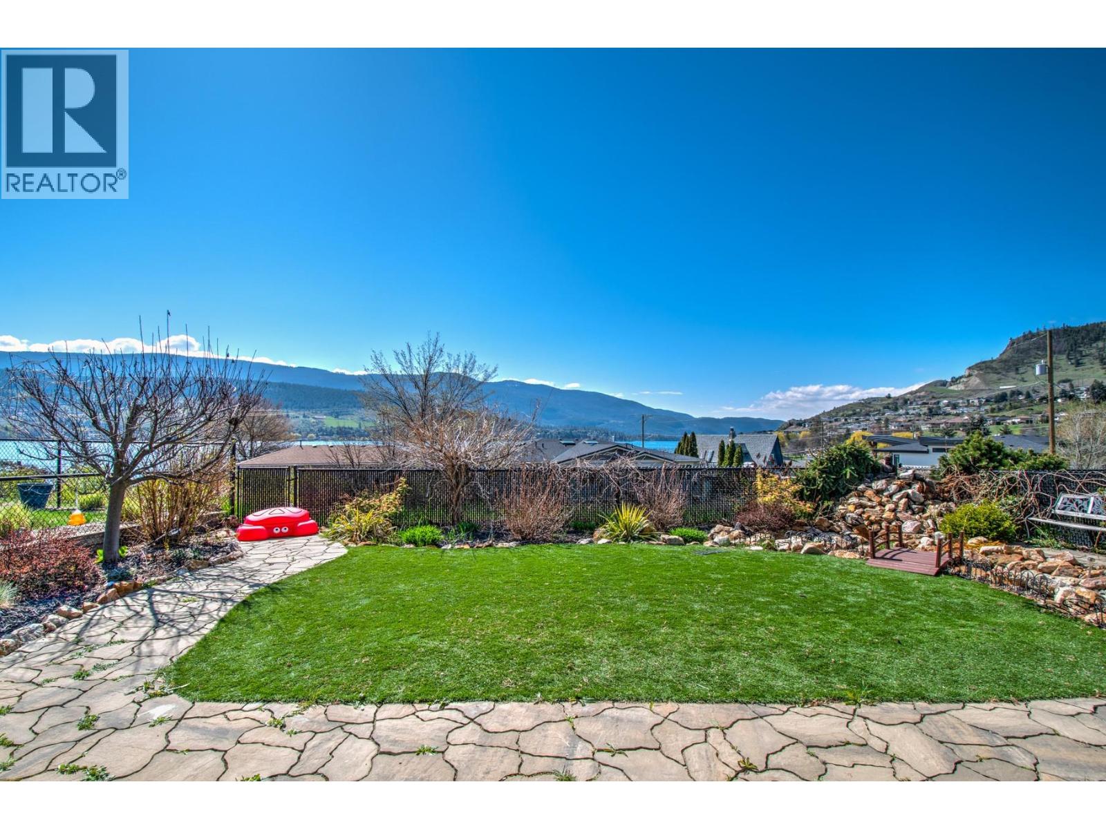 8764 Hofer Drive, Coldstream, British Columbia  V1B 1Y8 - Photo 4 - 10378504