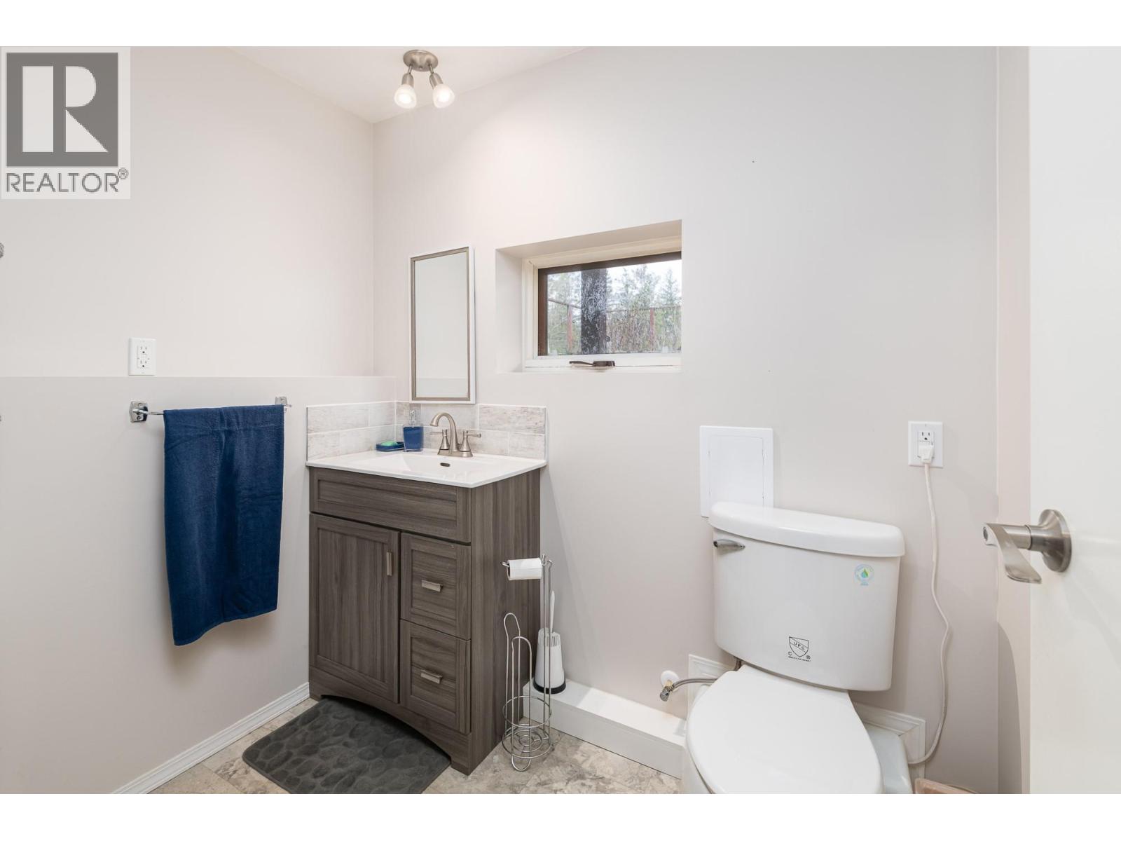 4856 32nd Street, Canyon, British Columbia  V0B 1C1 - Photo 16 - 10378434