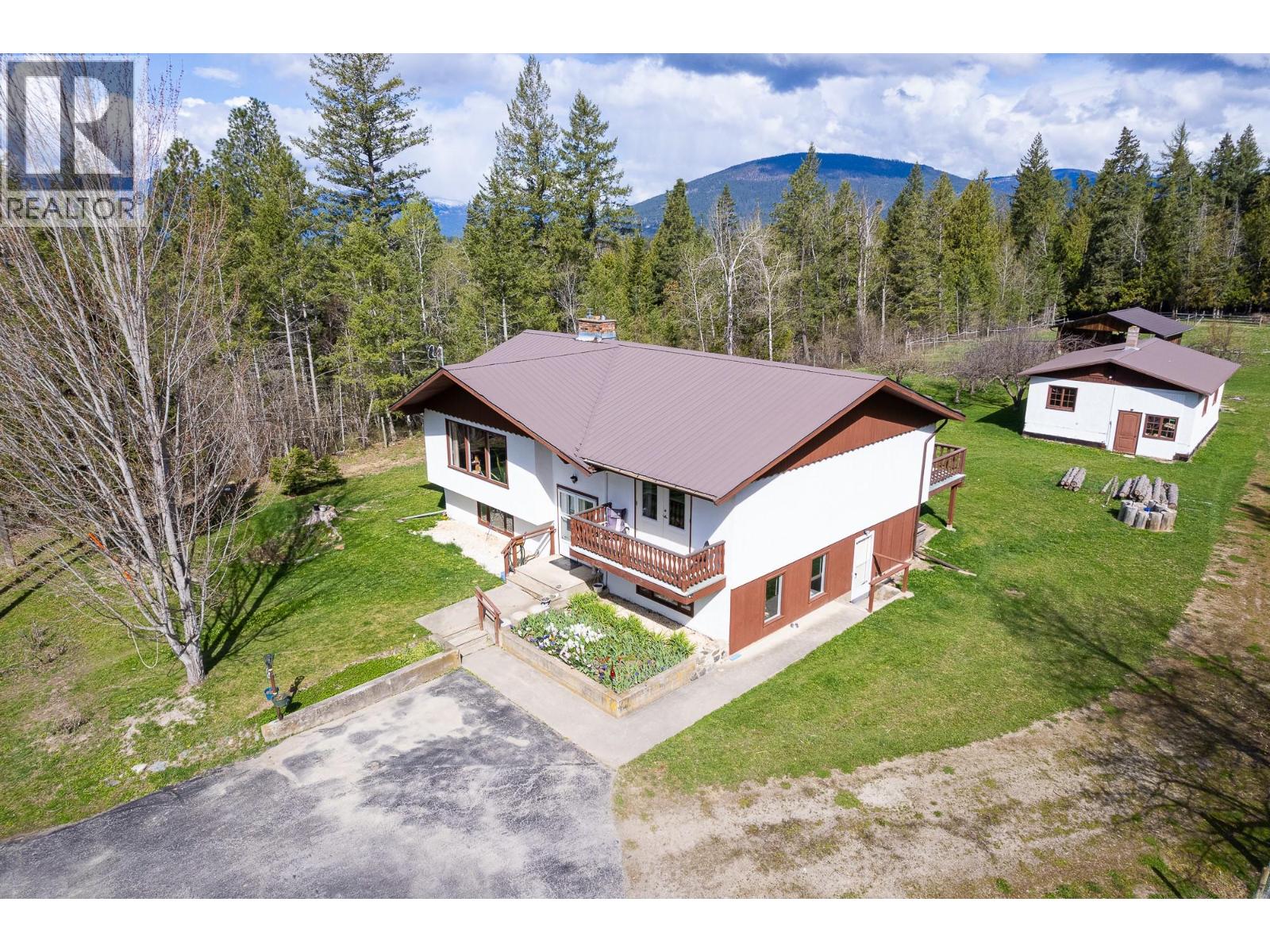4856 32nd Street, Canyon, British Columbia  V0B 1C1 - Photo 2 - 10378434