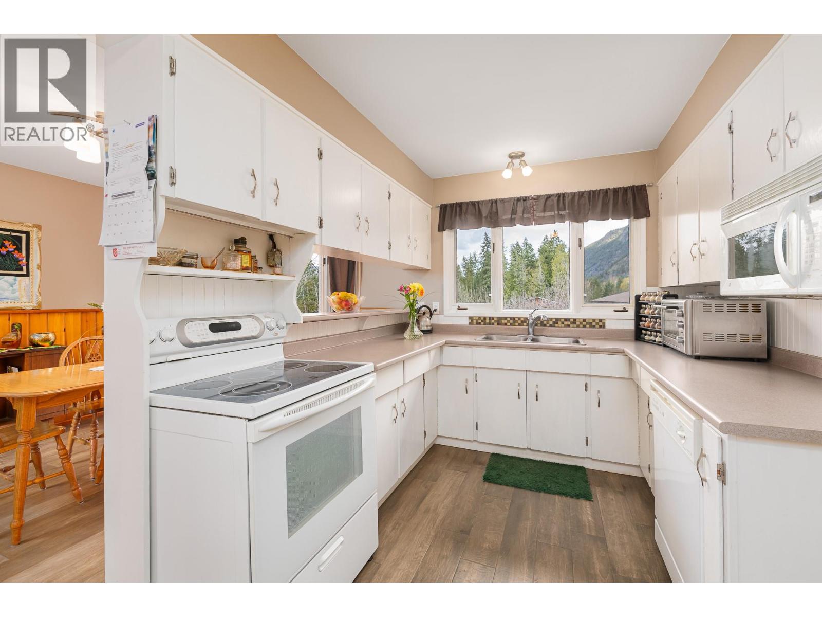 4856 32nd Street, Canyon, British Columbia  V0B 1C1 - Photo 7 - 10378434