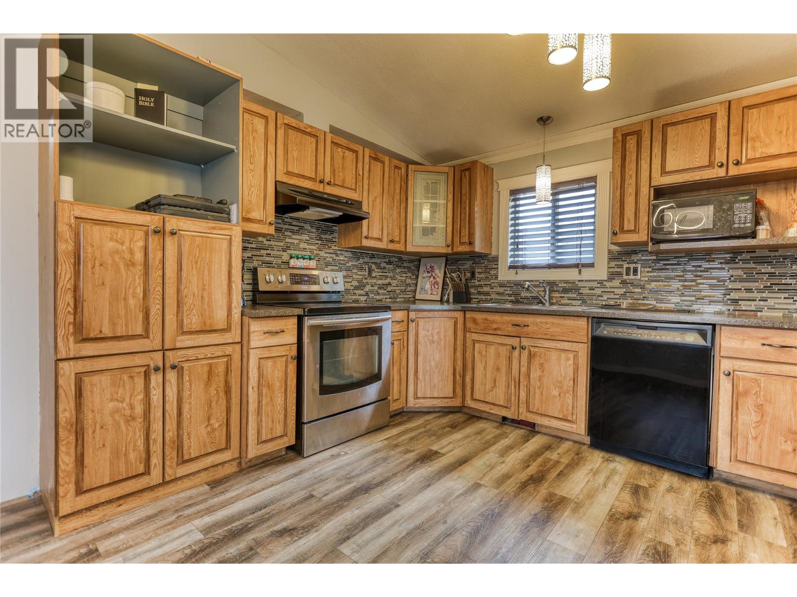 6450 7th Street, Grand Forks, British Columbia  V0H 1H4 - Photo 3 - 10378824