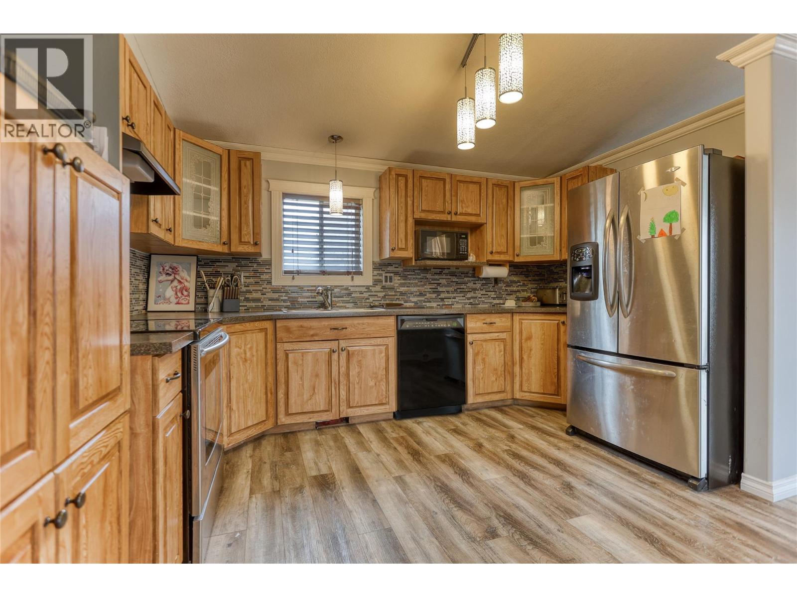 6450 7th Street, Grand Forks, British Columbia  V0H 1H4 - Photo 4 - 10378824