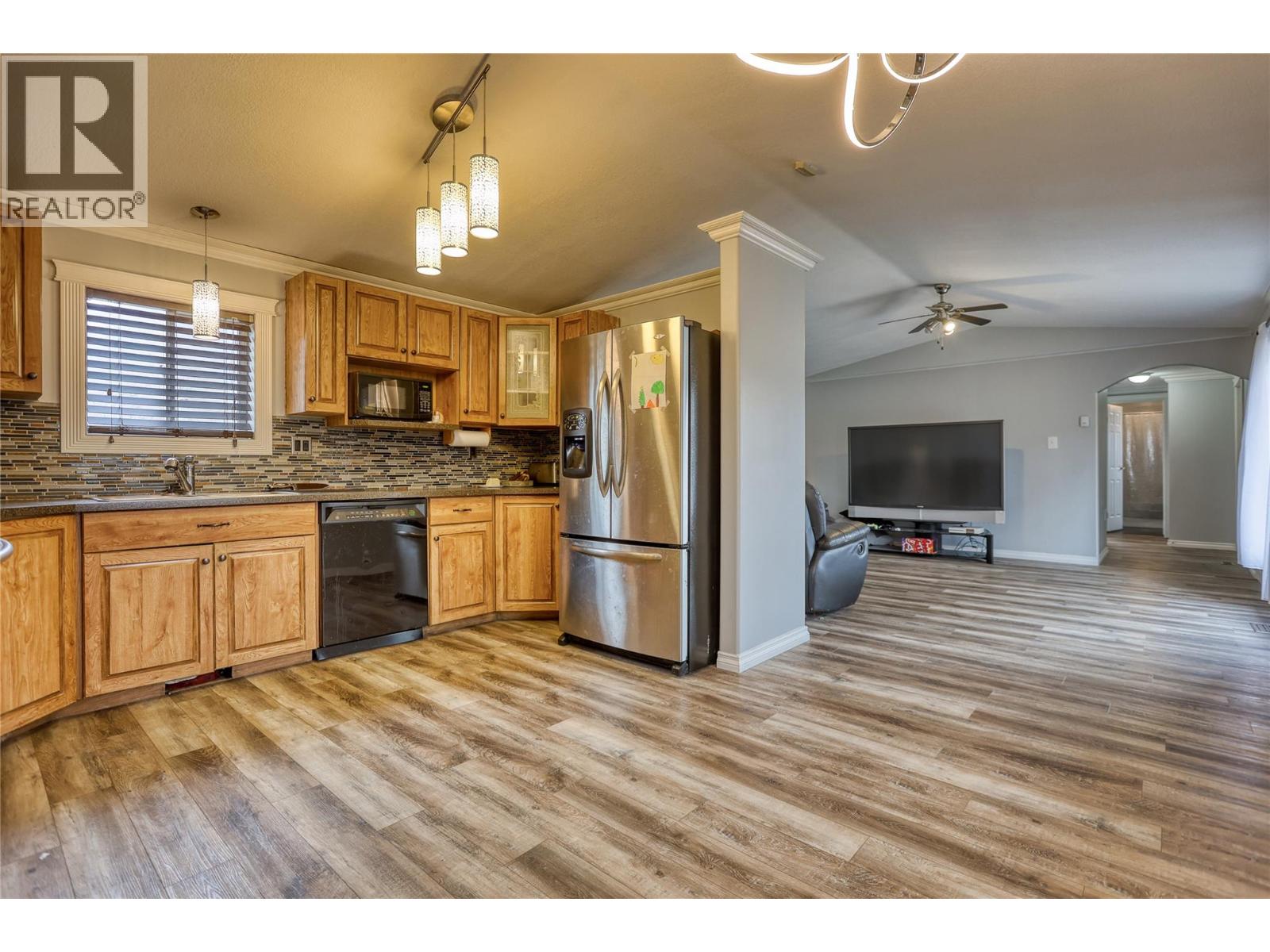 6450 7th Street, Grand Forks, British Columbia  V0H 1H4 - Photo 6 - 10378824