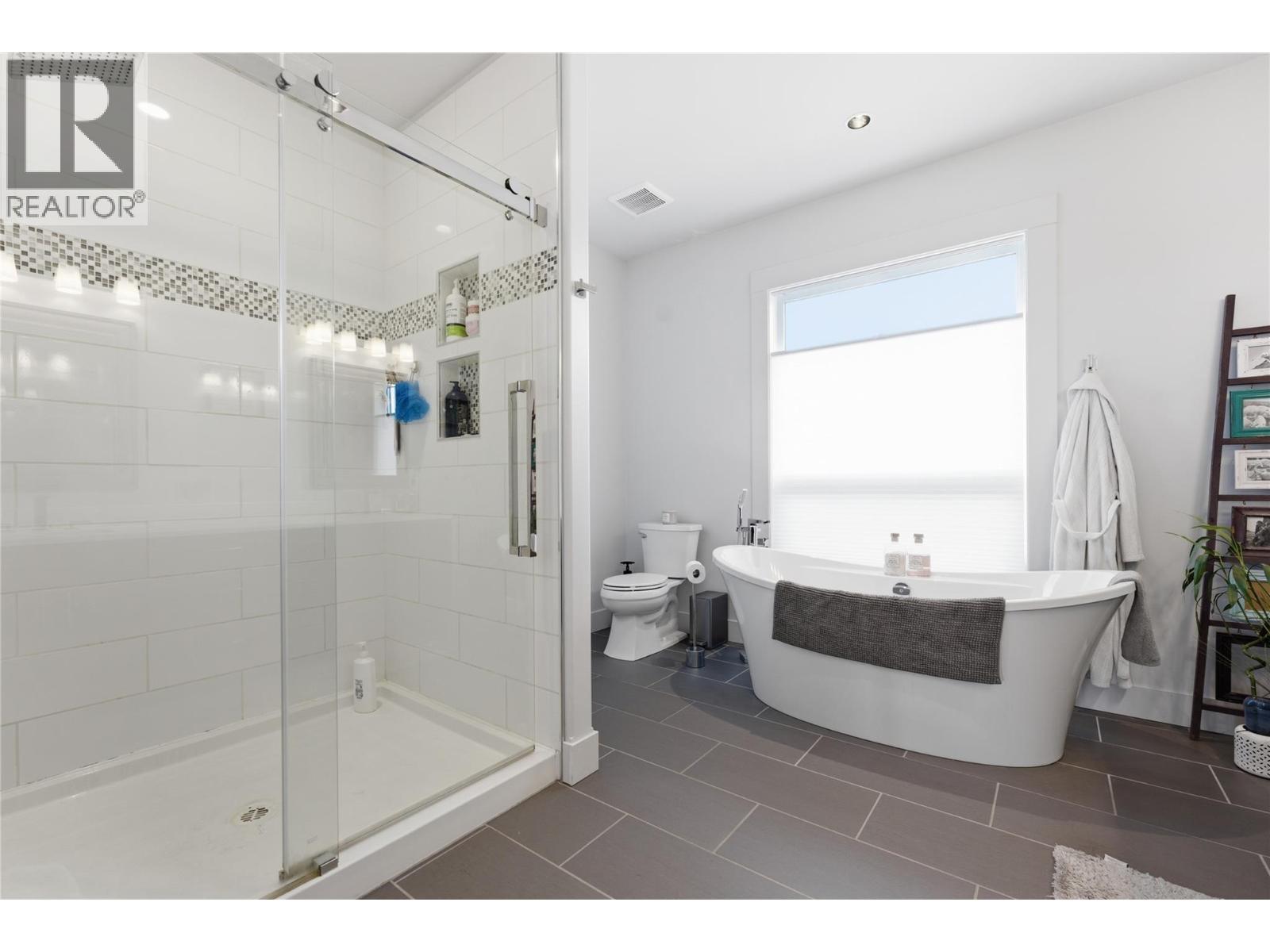 463 Golfview Place, Spallumcheen, British Columbia  V1H 2J9 - Photo 15 - 10377673