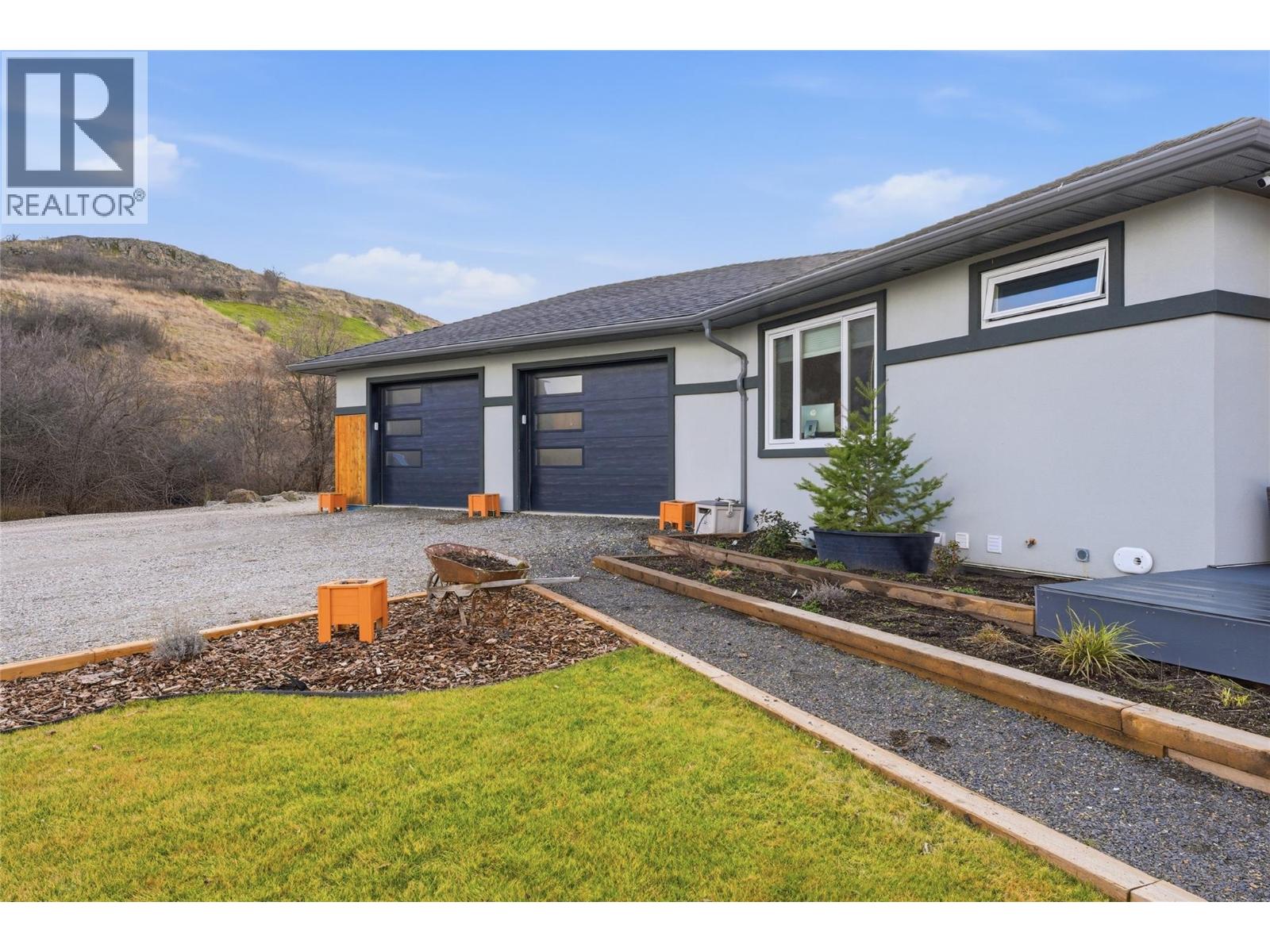 463 Golfview Place, Spallumcheen, British Columbia  V1H 2J9 - Photo 2 - 10377673