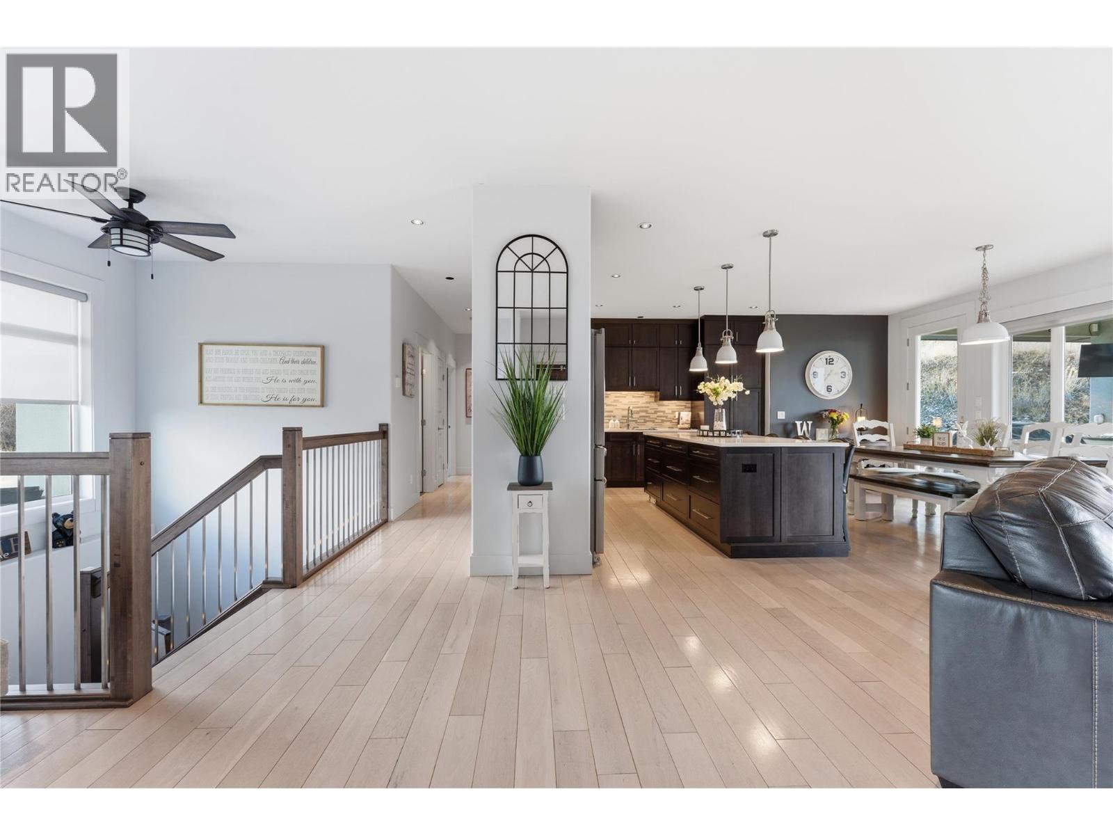 463 Golfview Place, Spallumcheen, British Columbia  V1H 2J9 - Photo 6 - 10377673
