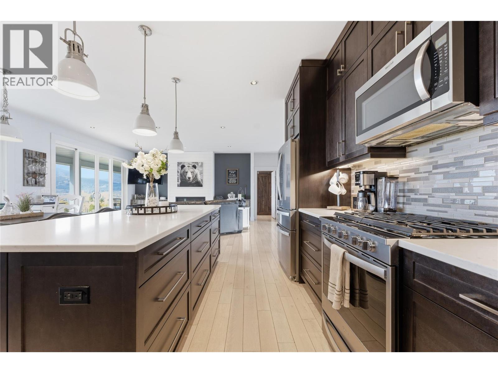 463 Golfview Place, Spallumcheen, British Columbia  V1H 2J9 - Photo 8 - 10377673