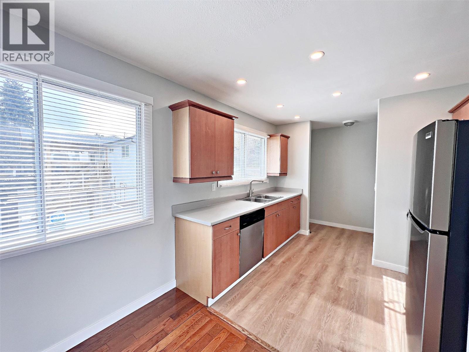 4809 Princeton Avenue, Peachland, British Columbia  V0H 1X7 - Photo 9 - 10378937