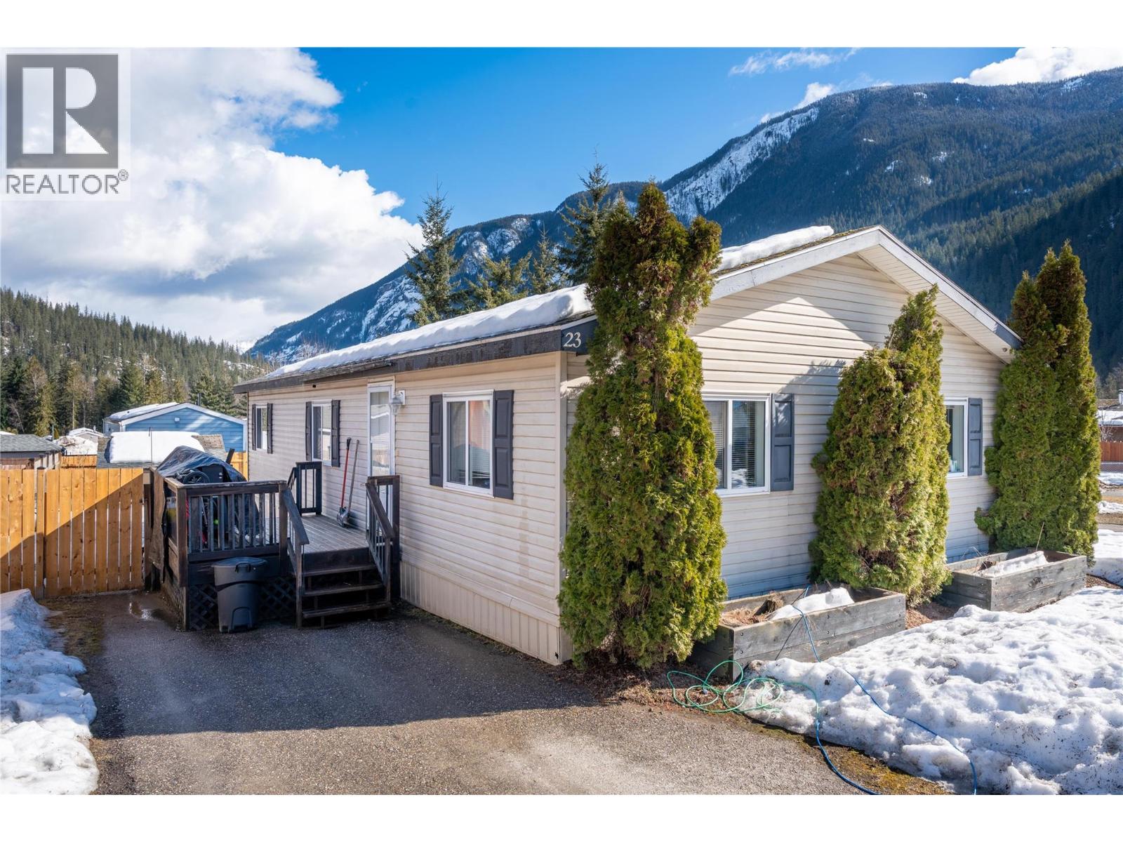 23 Johnson Way, Revelstoke, British Columbia  V0E 2S0 - Photo 2 - 10378198