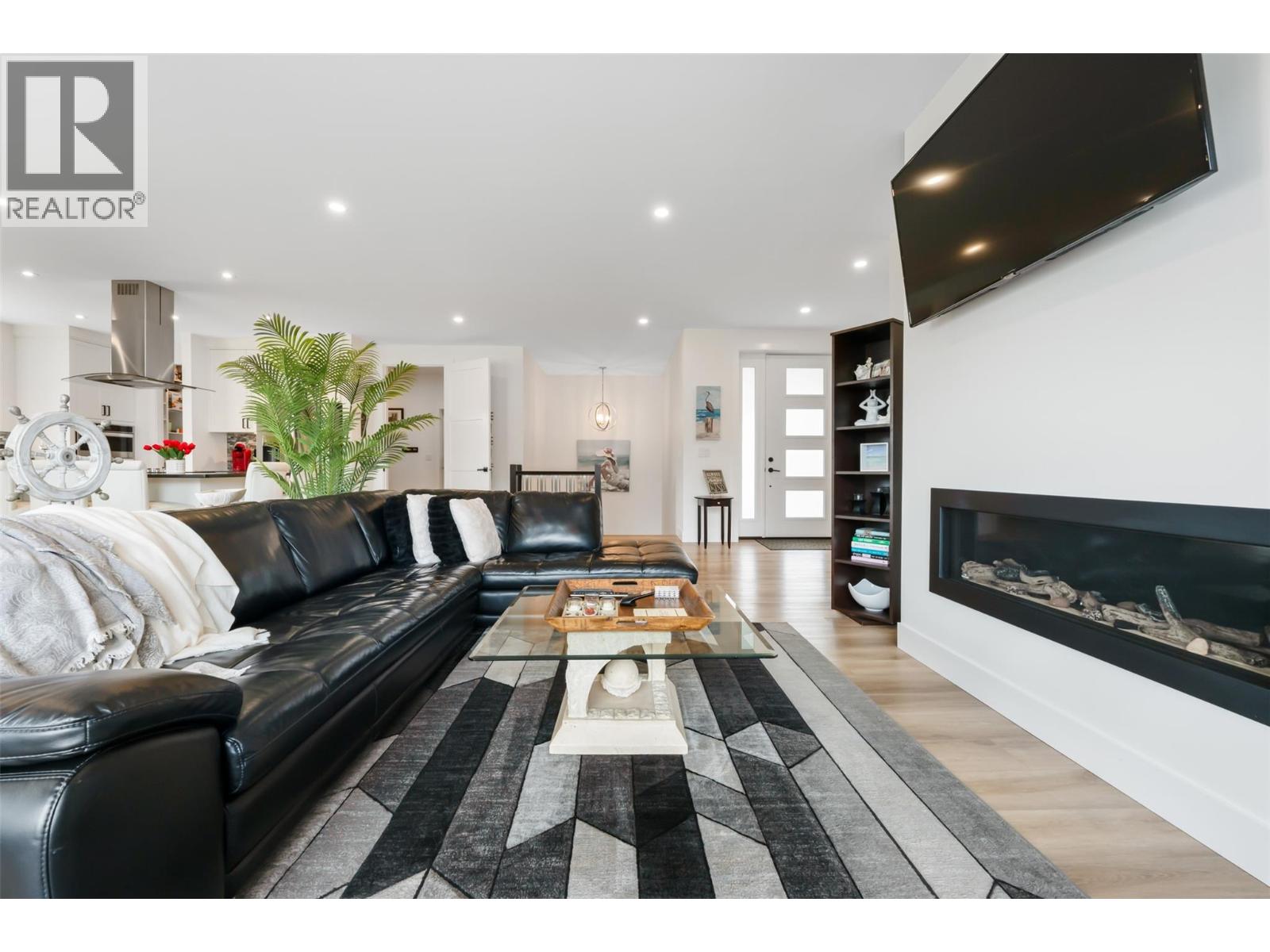 10400 87th Street, Osoyoos, British Columbia  V0H 1V2 - Photo 9 - 10376937