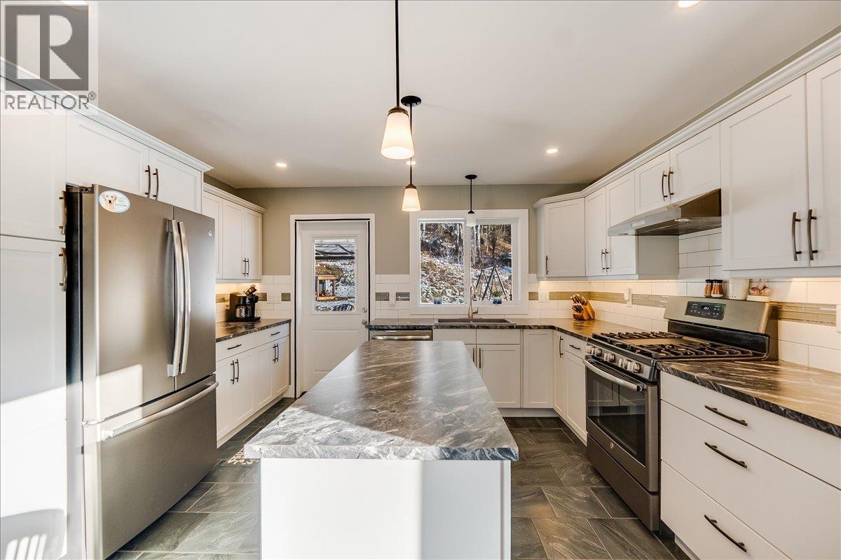 1953 Sandy Road, Castlegar, British Columbia  V1N 4T1 - Photo 17 - 10379009