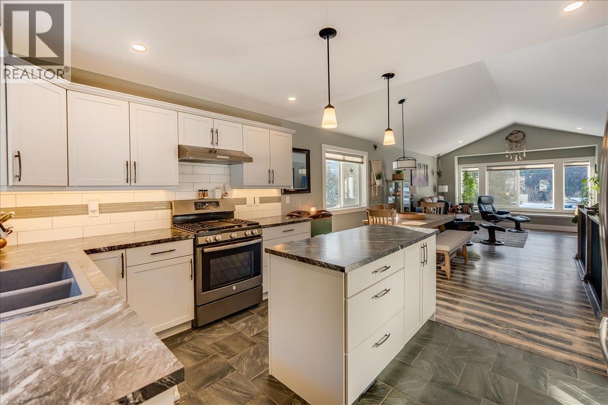 1953 Sandy Road, Castlegar, British Columbia  V1N 4T1 - Photo 26 - 10379009