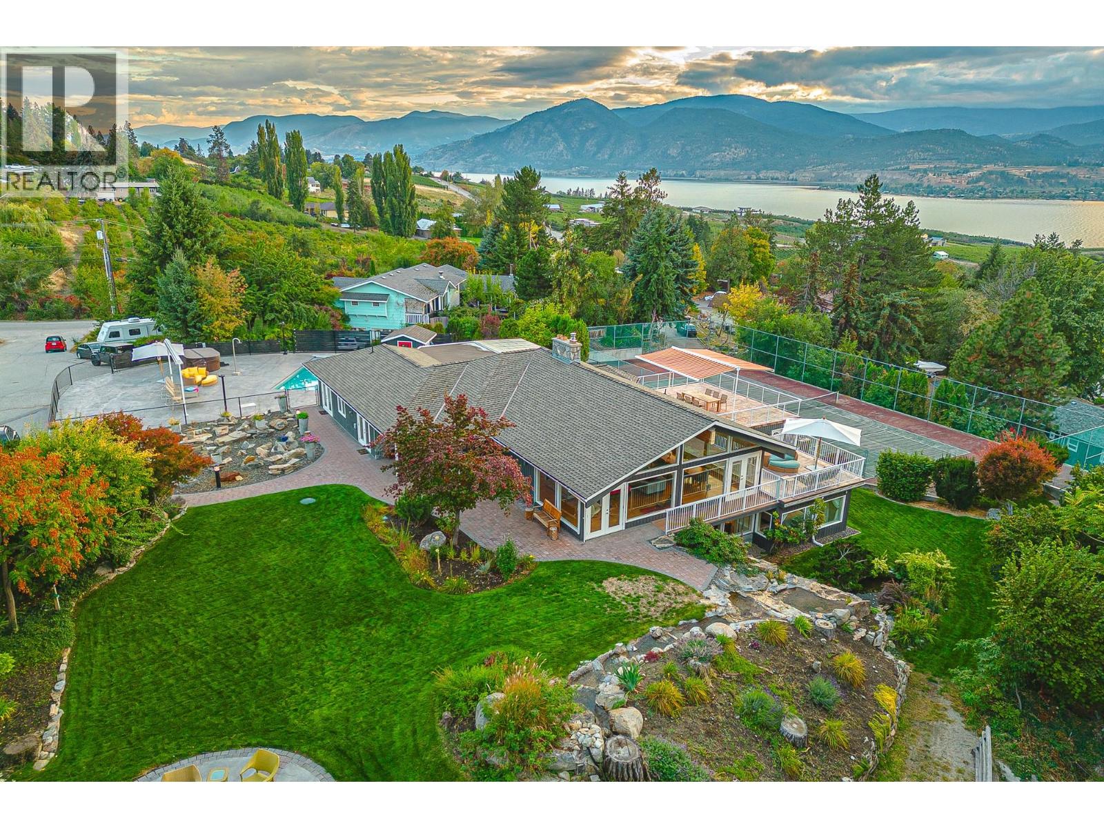 3029 Spruce Drive, Naramata, British Columbia  V0H 1N0 - Photo 3 - 10379021