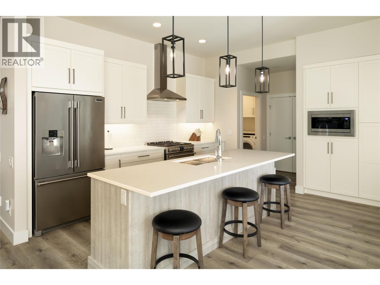 680 Cantina Court, Kelowna, British Columbia  V1W 4X6 - Photo 6 - 10377679