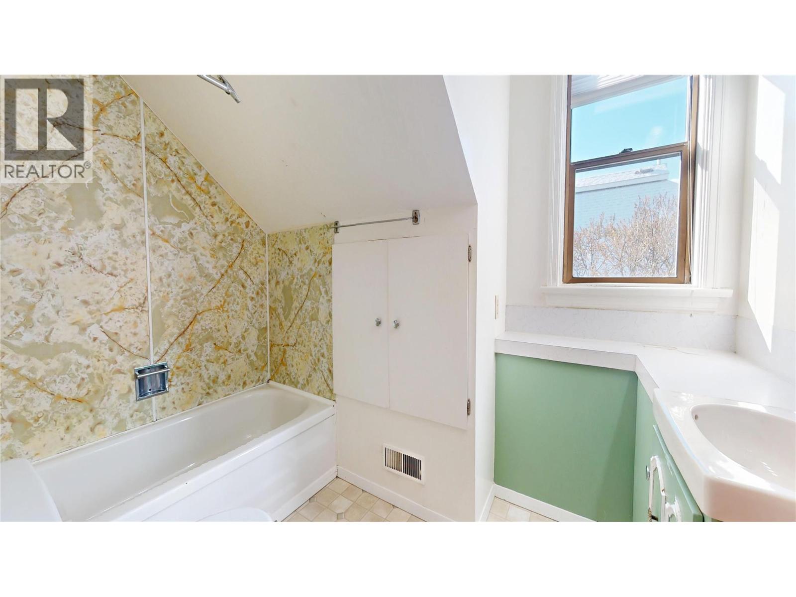 216 14th Avenue S, Cranbrook, British Columbia  V1C 2X2 - Photo 34 - 10378903