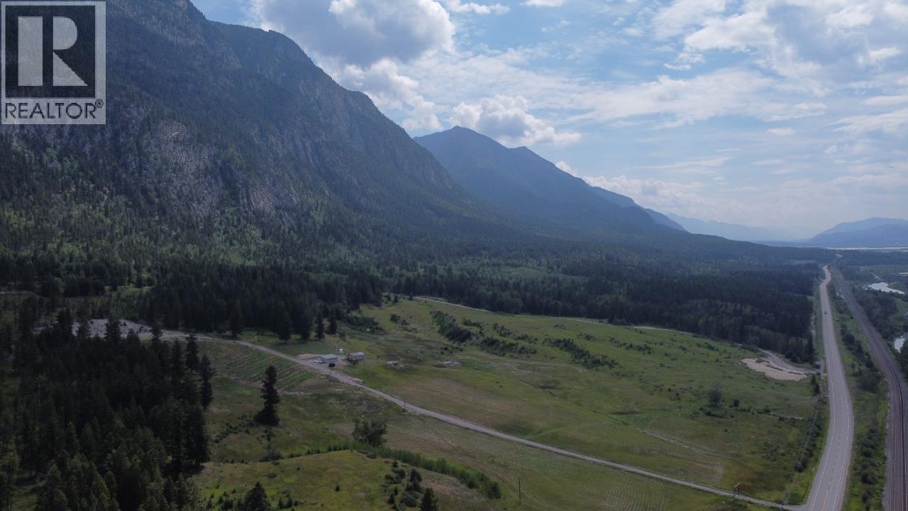 726 95 Highway, Spillimacheen, British Columbia  V0A 1M0 - Photo 20 - 10379083