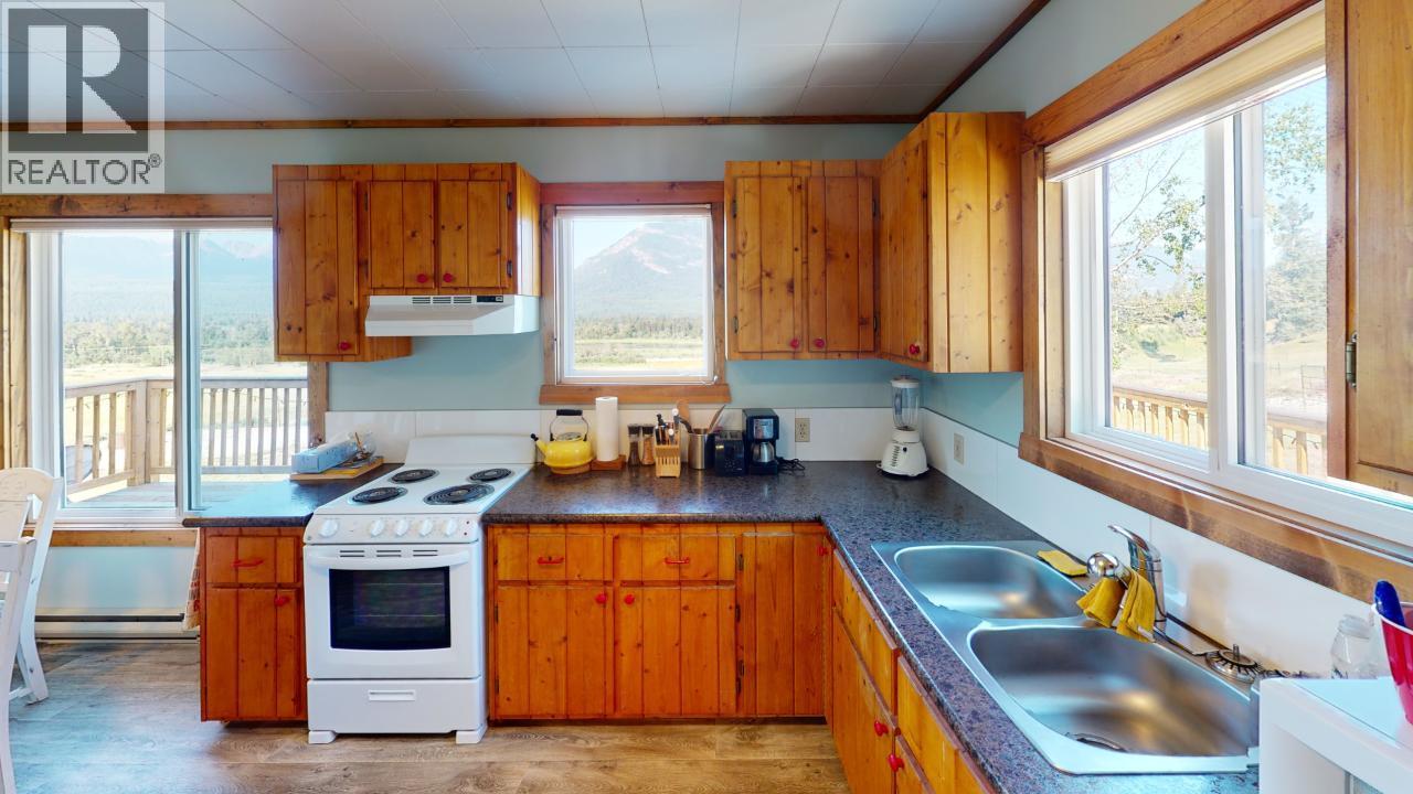 726 95 Highway, Spillimacheen, British Columbia  V0A 1M0 - Photo 31 - 10379083